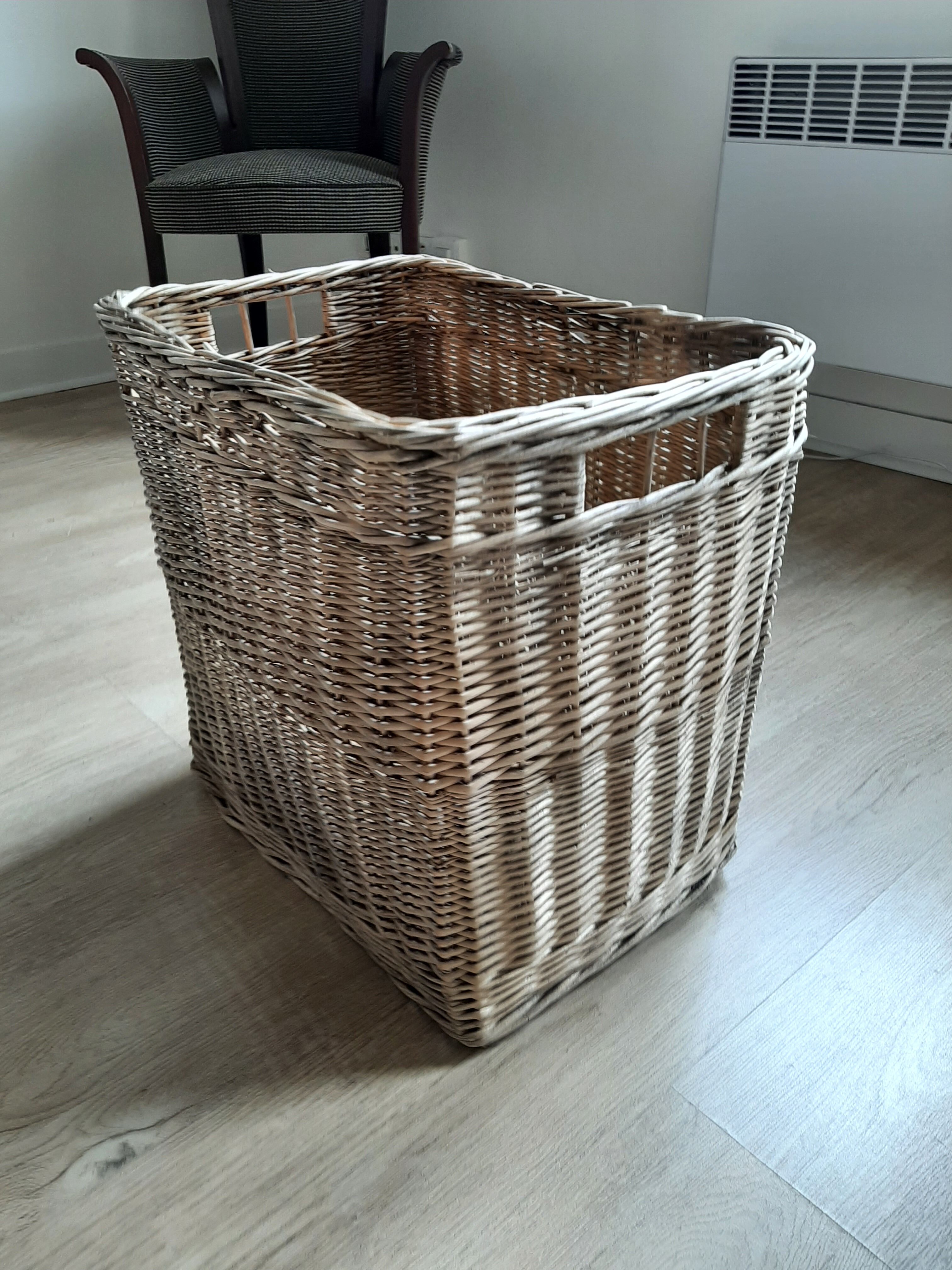 Wicker pan