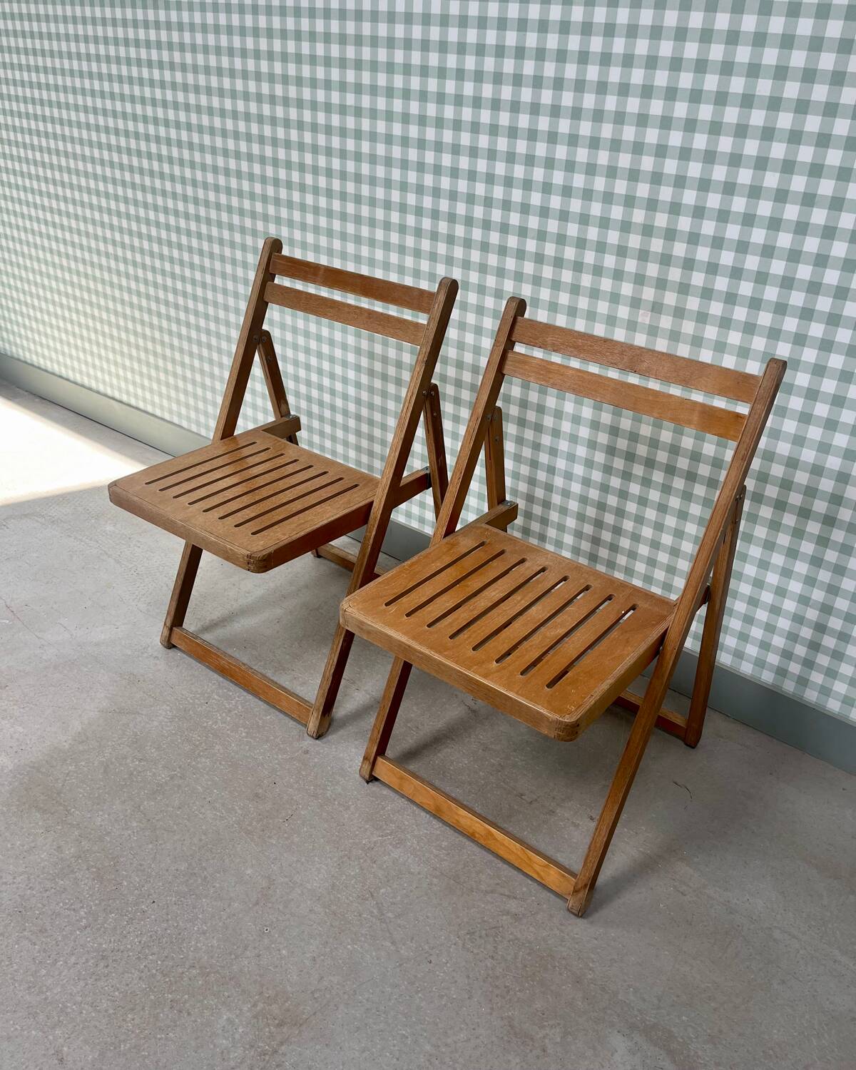 Pair of 70s wooden folding chairs