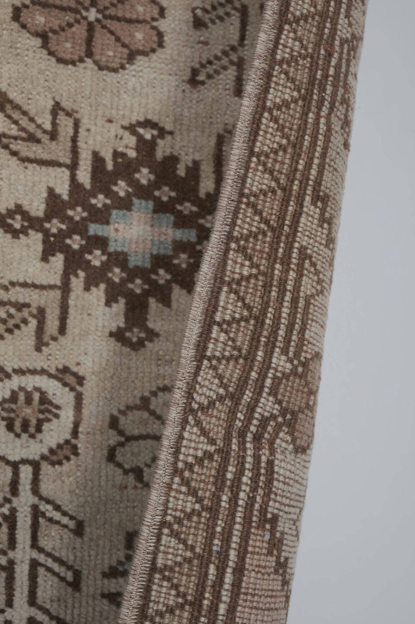 Vintage Turkish Oushak rug 217x272 cm