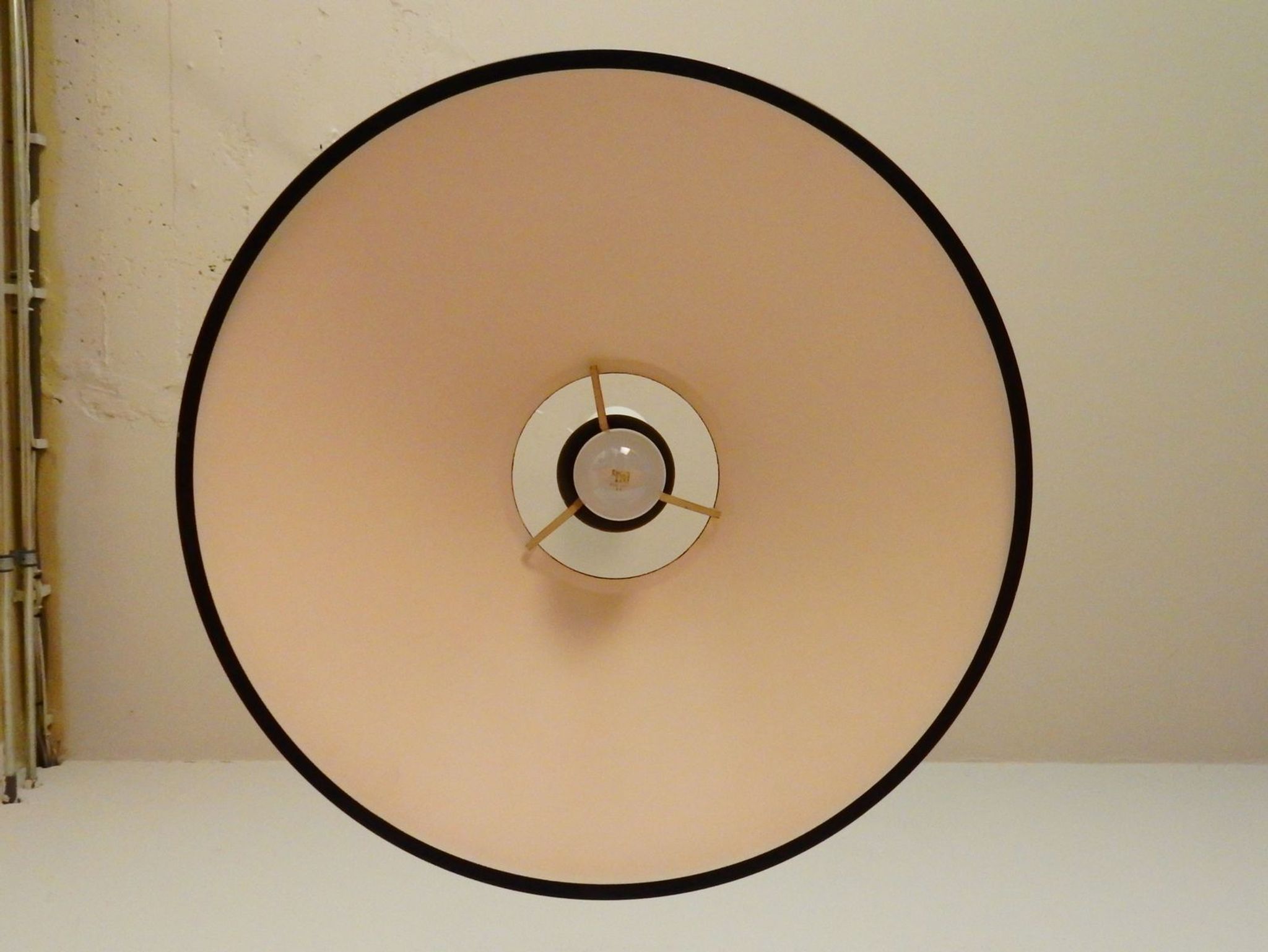 Suspension mid-century noire et blanche 1950s