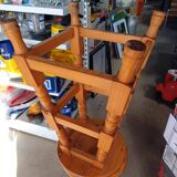 Mid-height workshop island stools