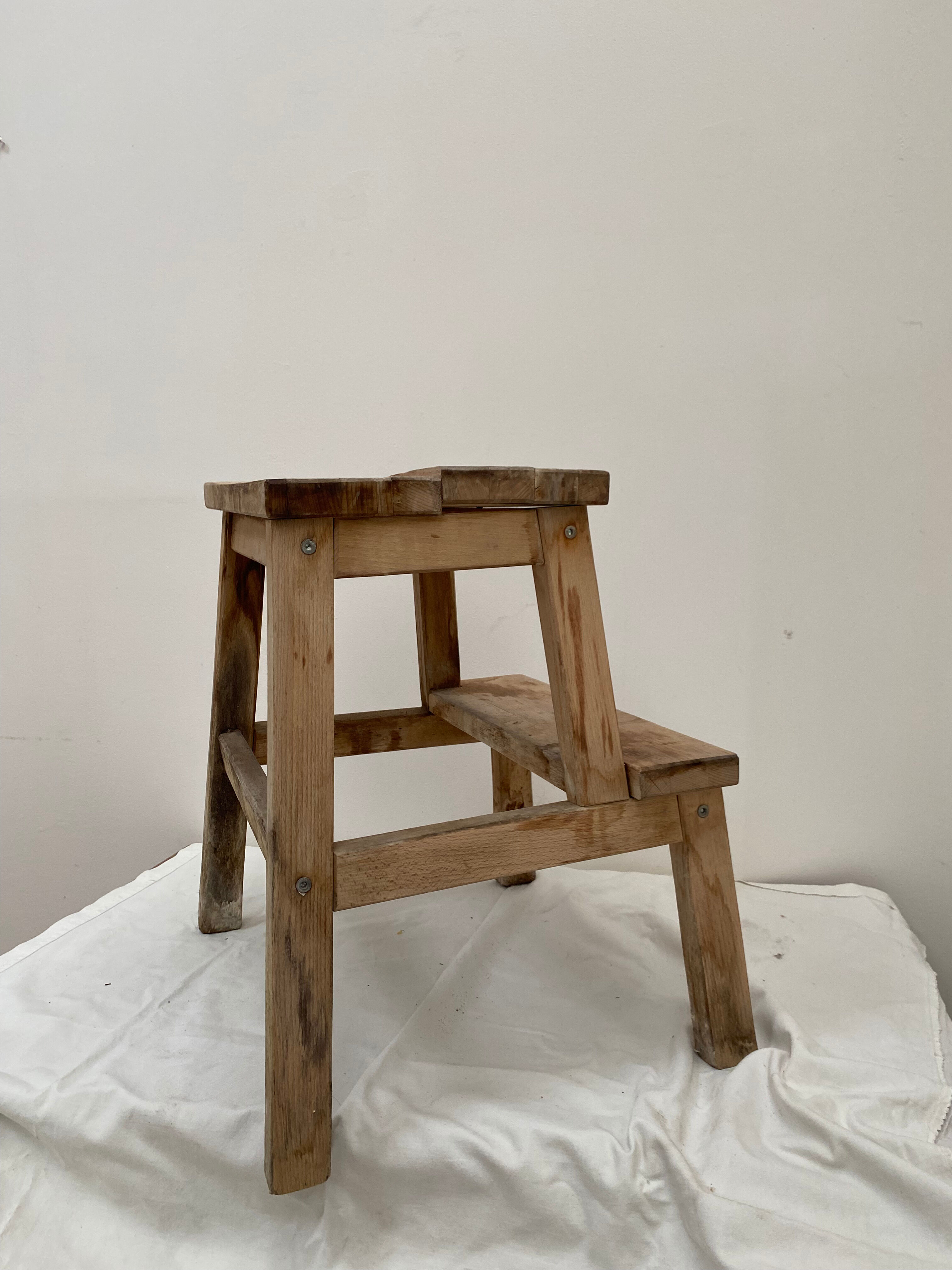 Wooden painter's stepladder