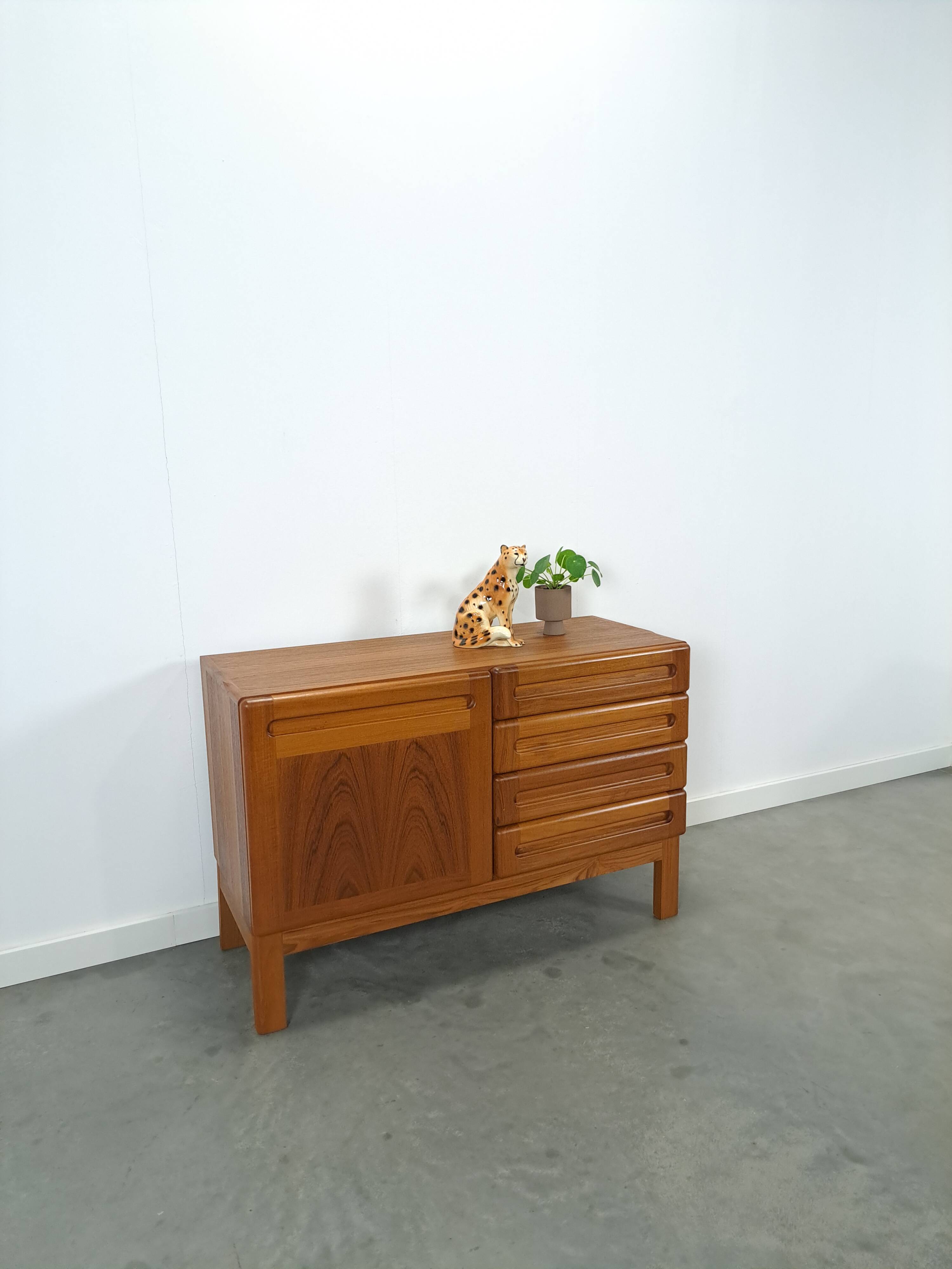 Deens design teak dressoir Dyrlund
