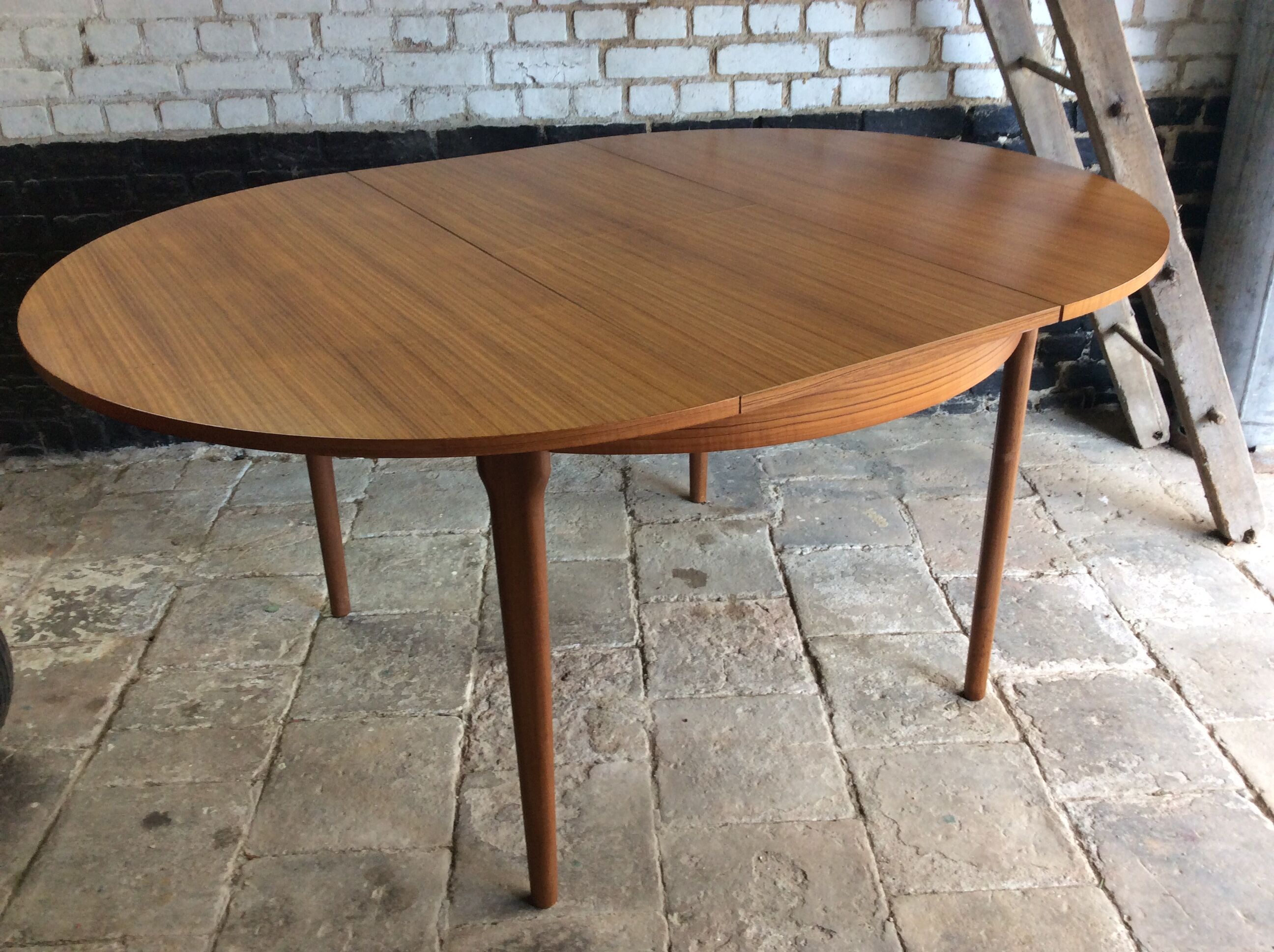 Vintage dining expandable room table