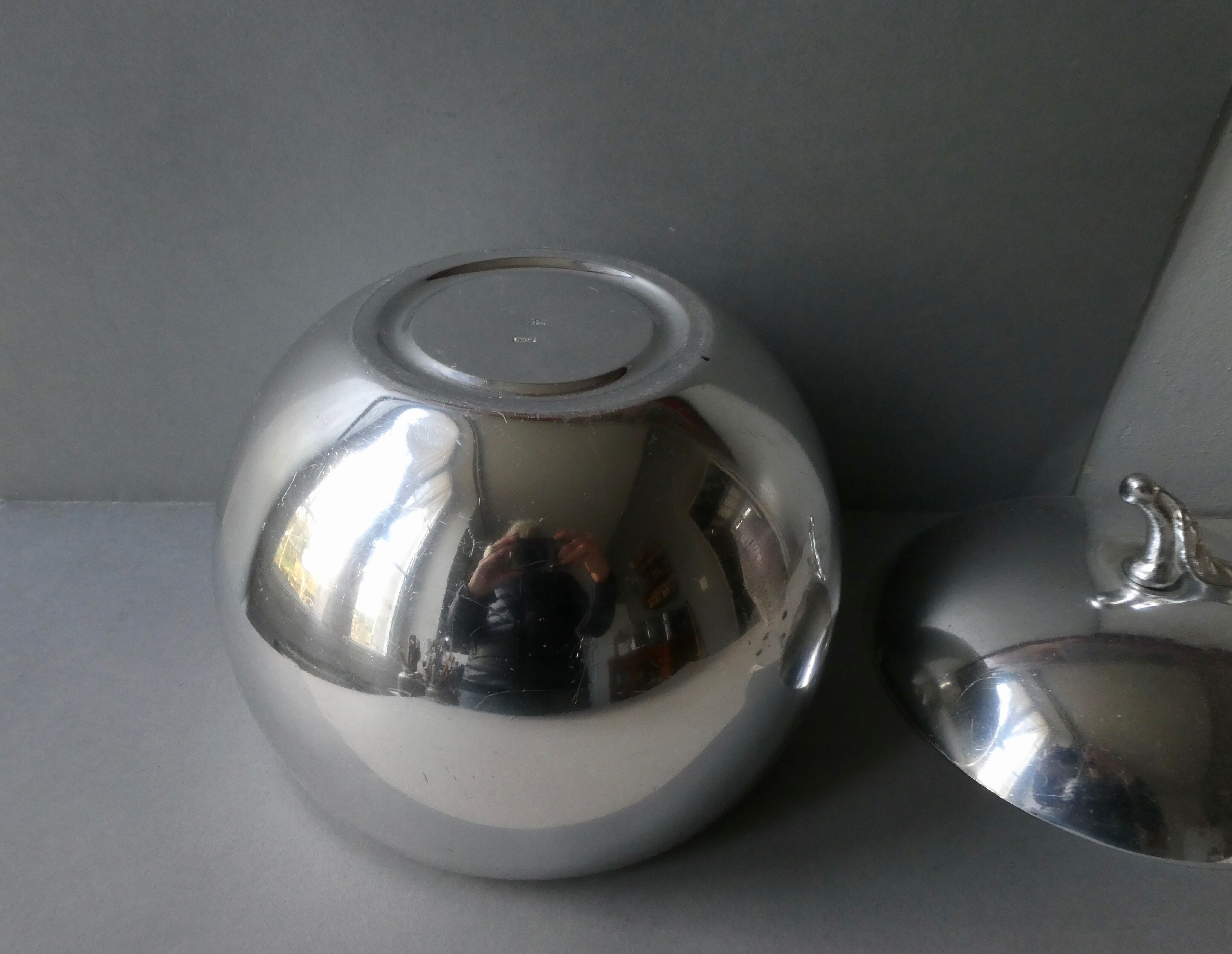 Luxium France silver metal apple-shaped ice bucket