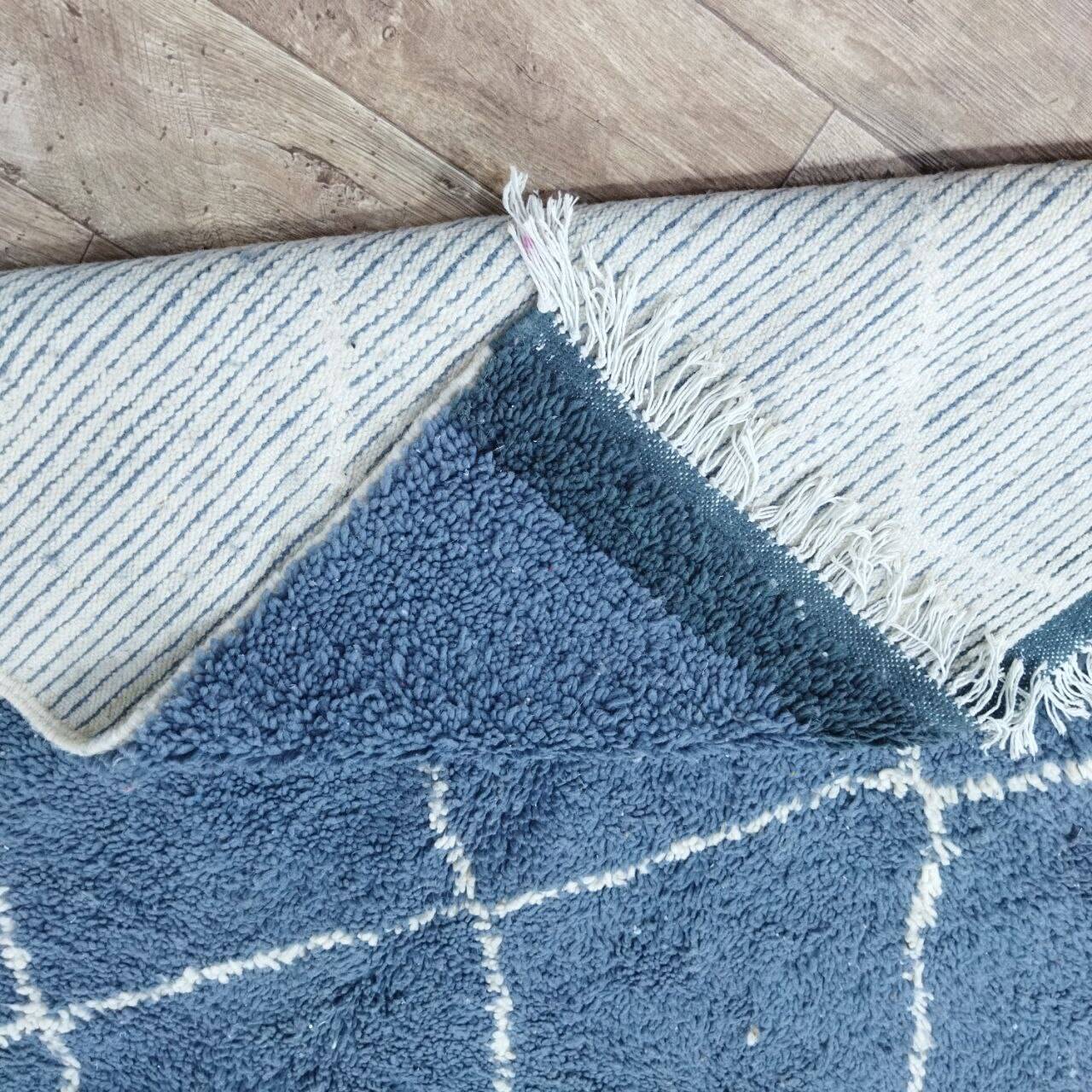 Handmade wool Berber rug 260 x 155 cm