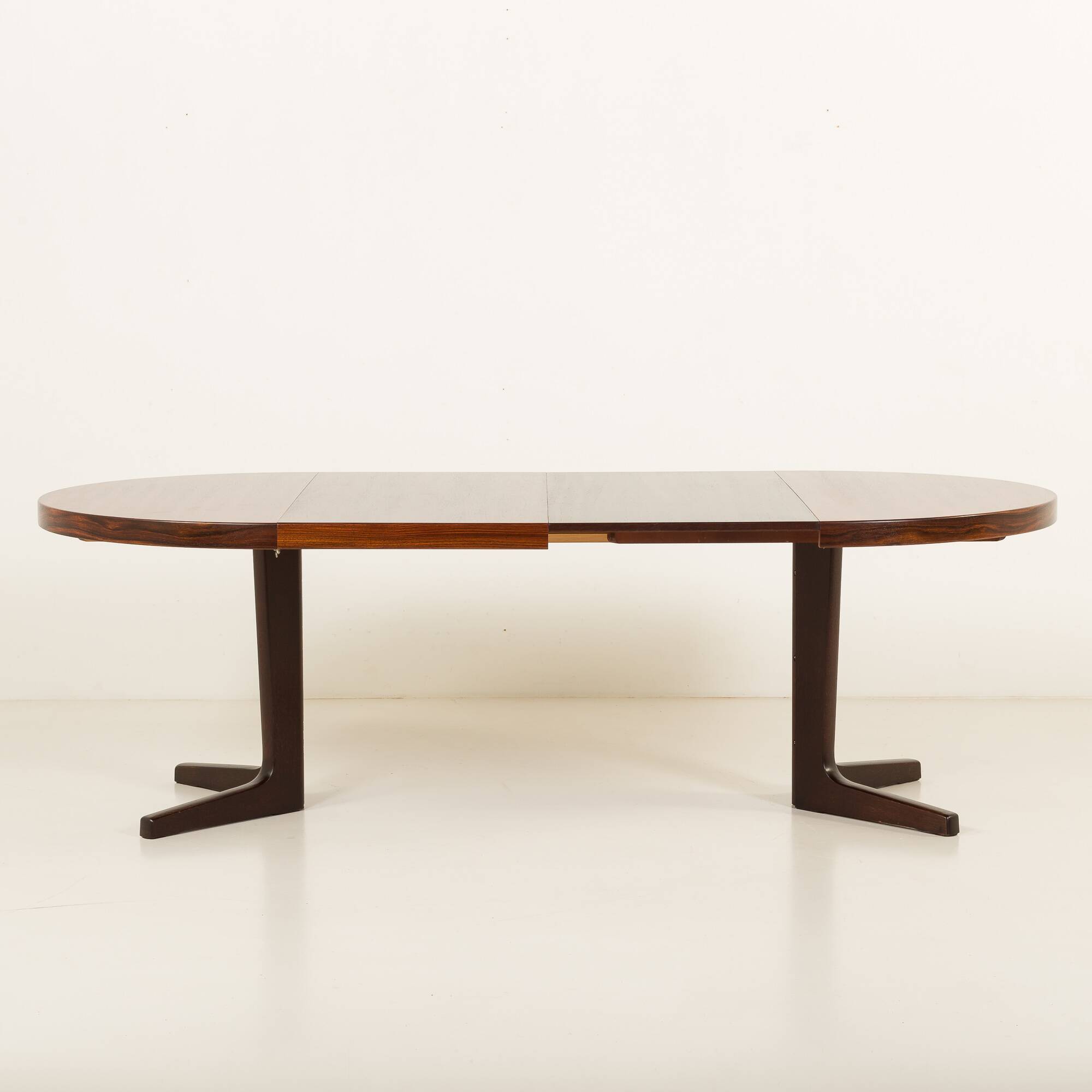 Danish Rosewood pedestal extension table attr. to Gudme Mobelfabrik, 1970s