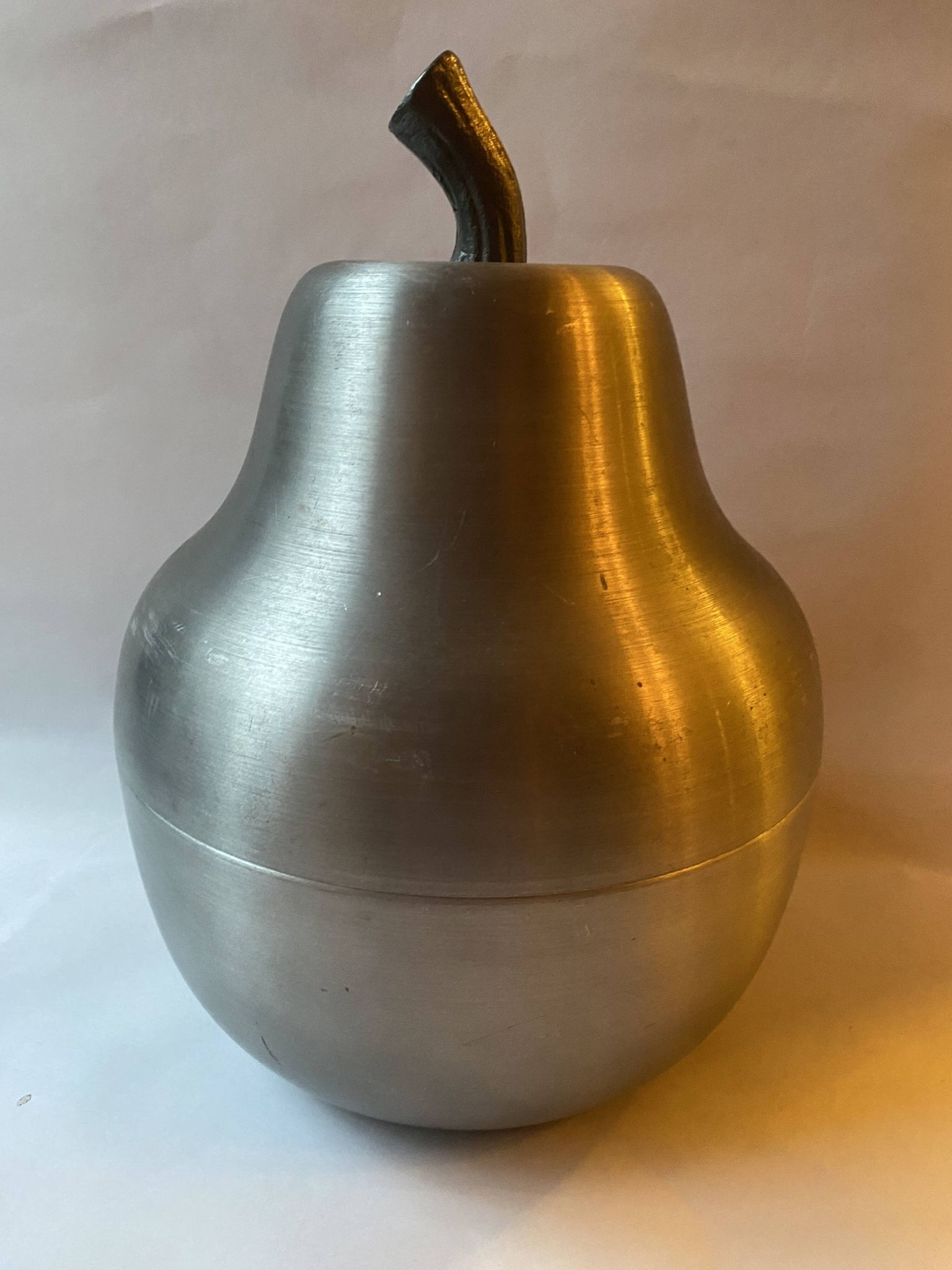 Vintage 1970s pear-shaped ice cube tray bucket