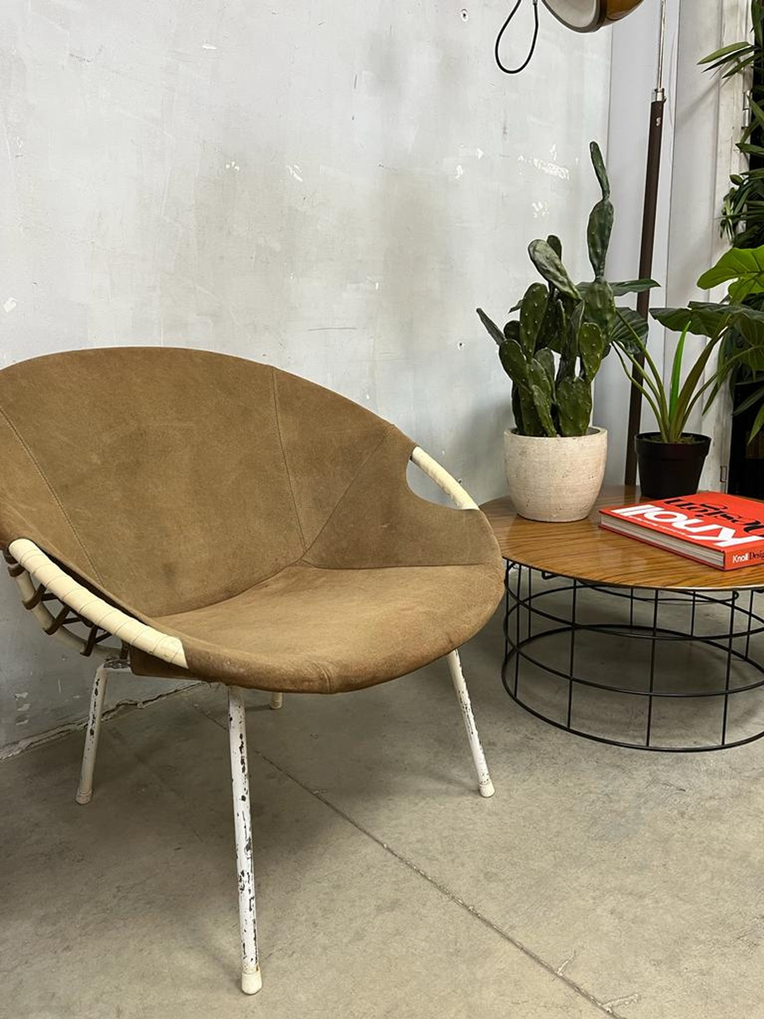 Vintage balloon chair easy chairs Lusch & Co beige