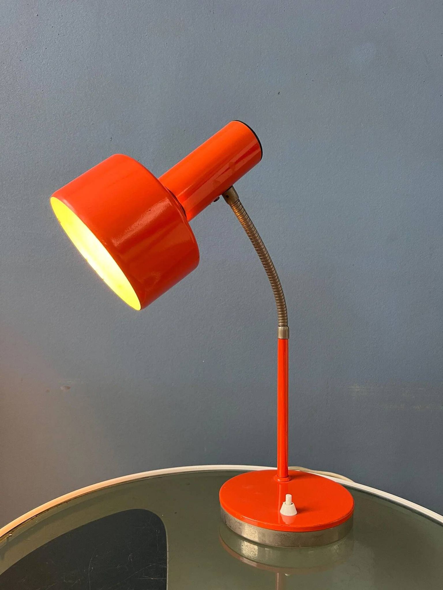 Lampe de bureau orange Hustadt Leuchten du milieu du siècle