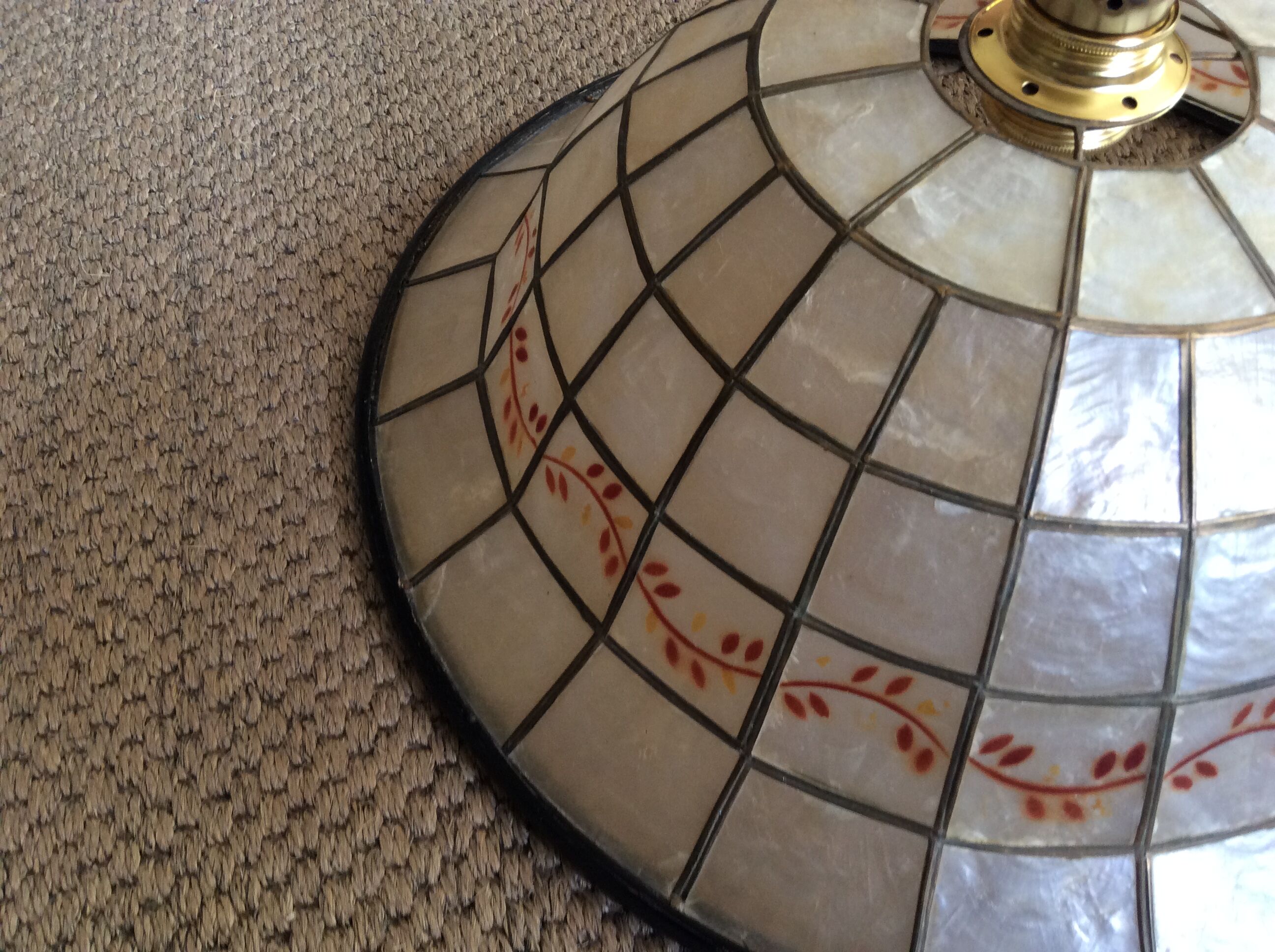 Mother-of-pearl suspension