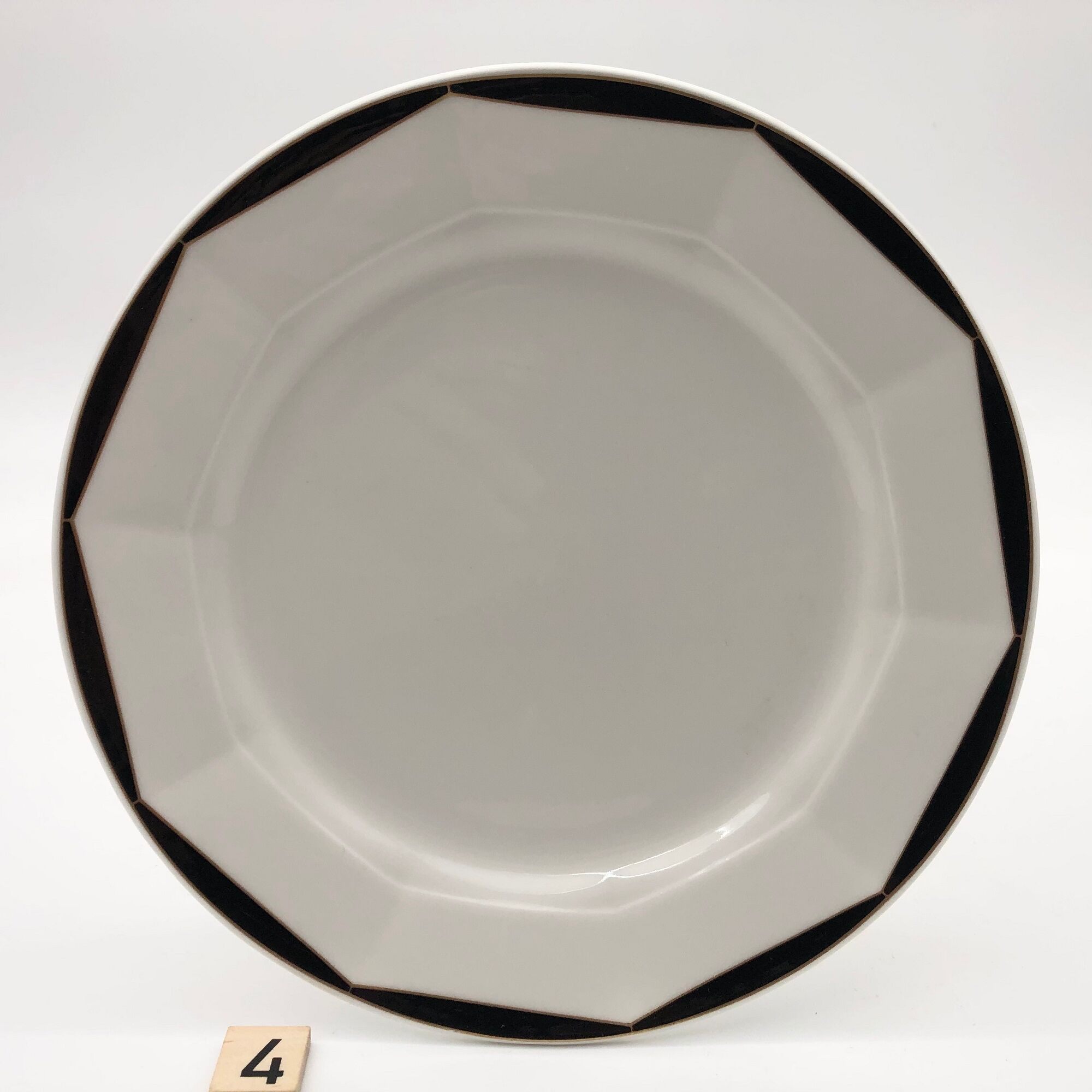 6 Dessert Plates Stamped "Villeroy & Boch", Varia - Black