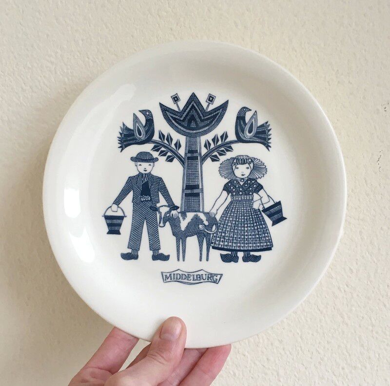 6 vintage plates