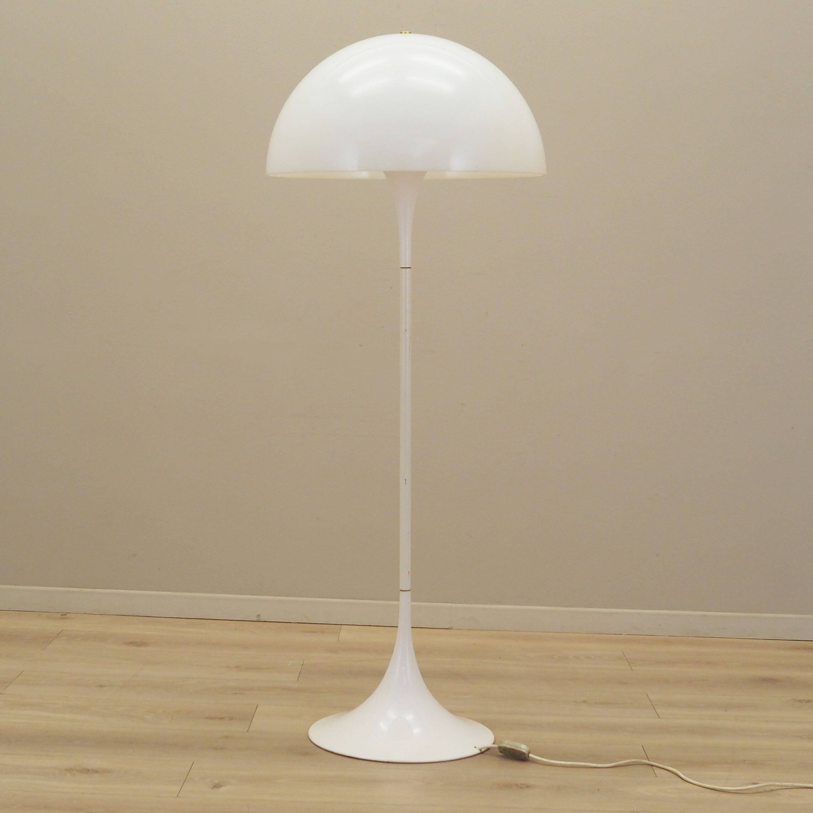 Lampadaire danois Panthella par Louis Poulsen, années 1970