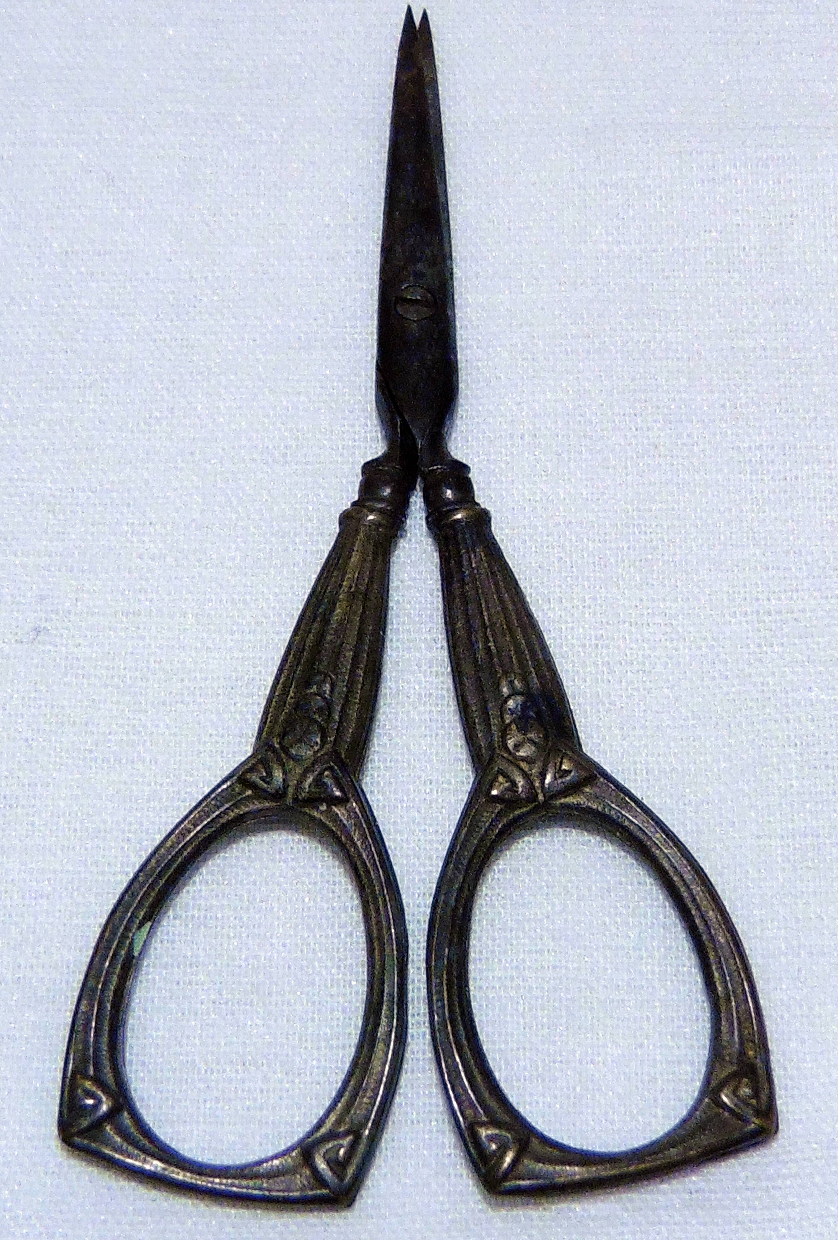 Pair of Art-Nouveau embroidery scissors, in perfect condition!
