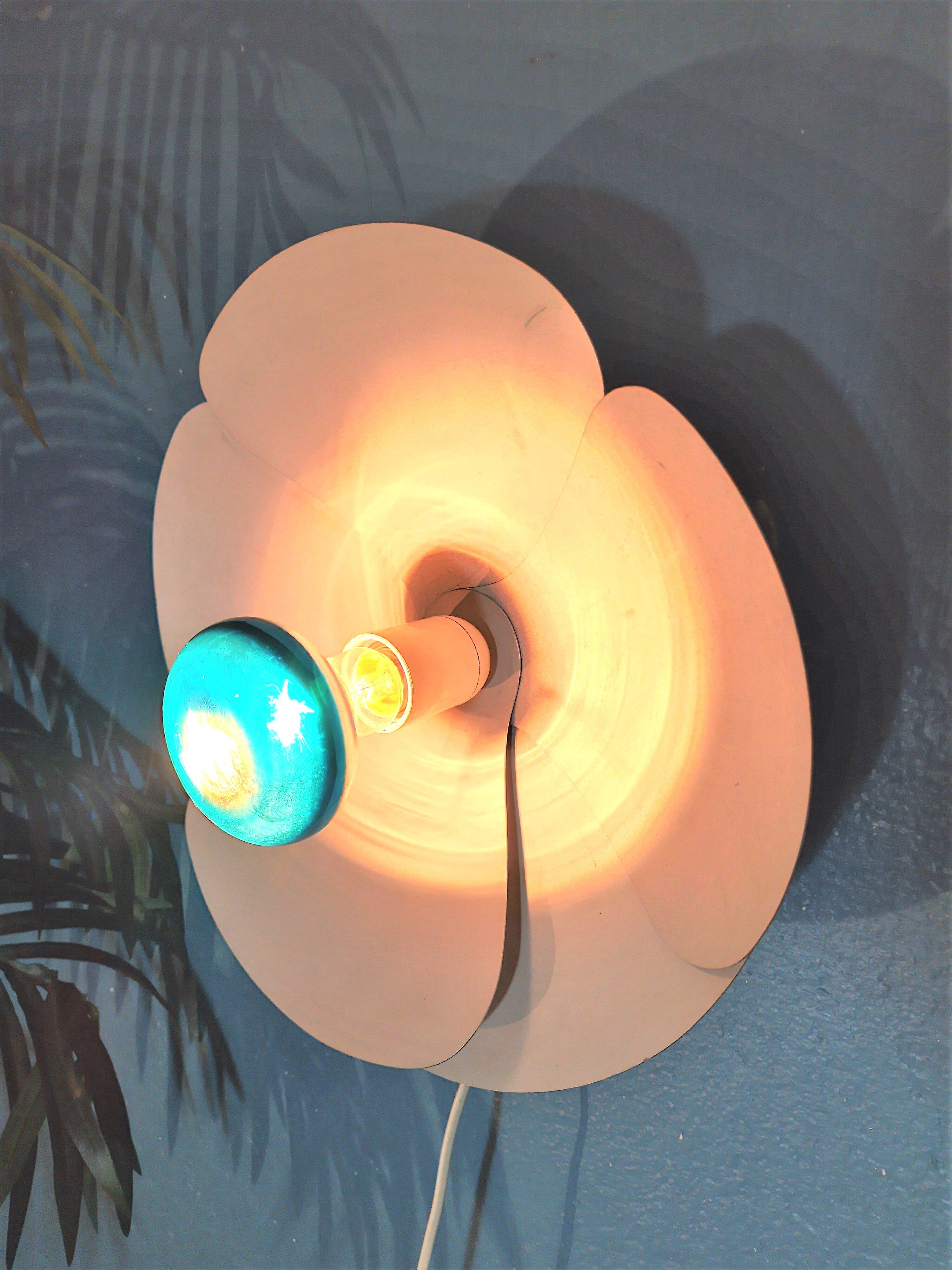 "Flower" wall light Mourgue 1960s