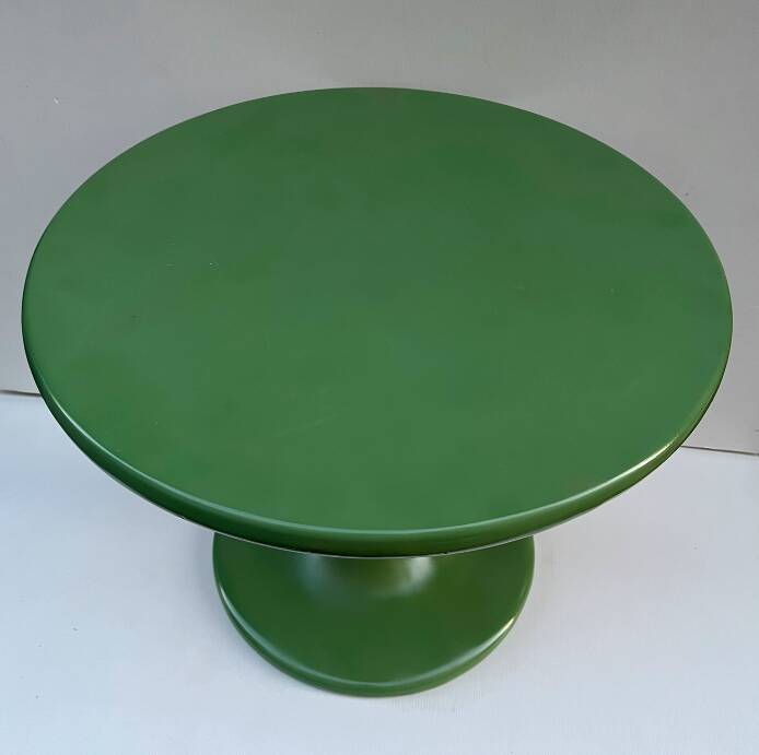 Green lacquered tulip-shaped coffee table
