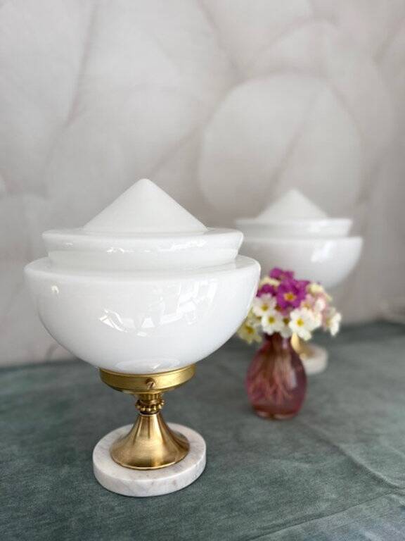 Lampe mid century avec opaline soucoupe blanche