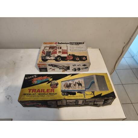 2 boîtes de jouets anciens