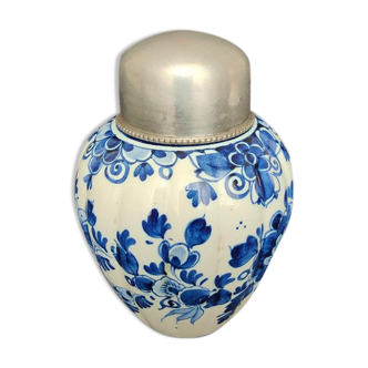 Delfes porcelain pot
