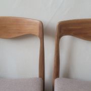 Paire de chaises scandinaves en teck assise tissu gris beige