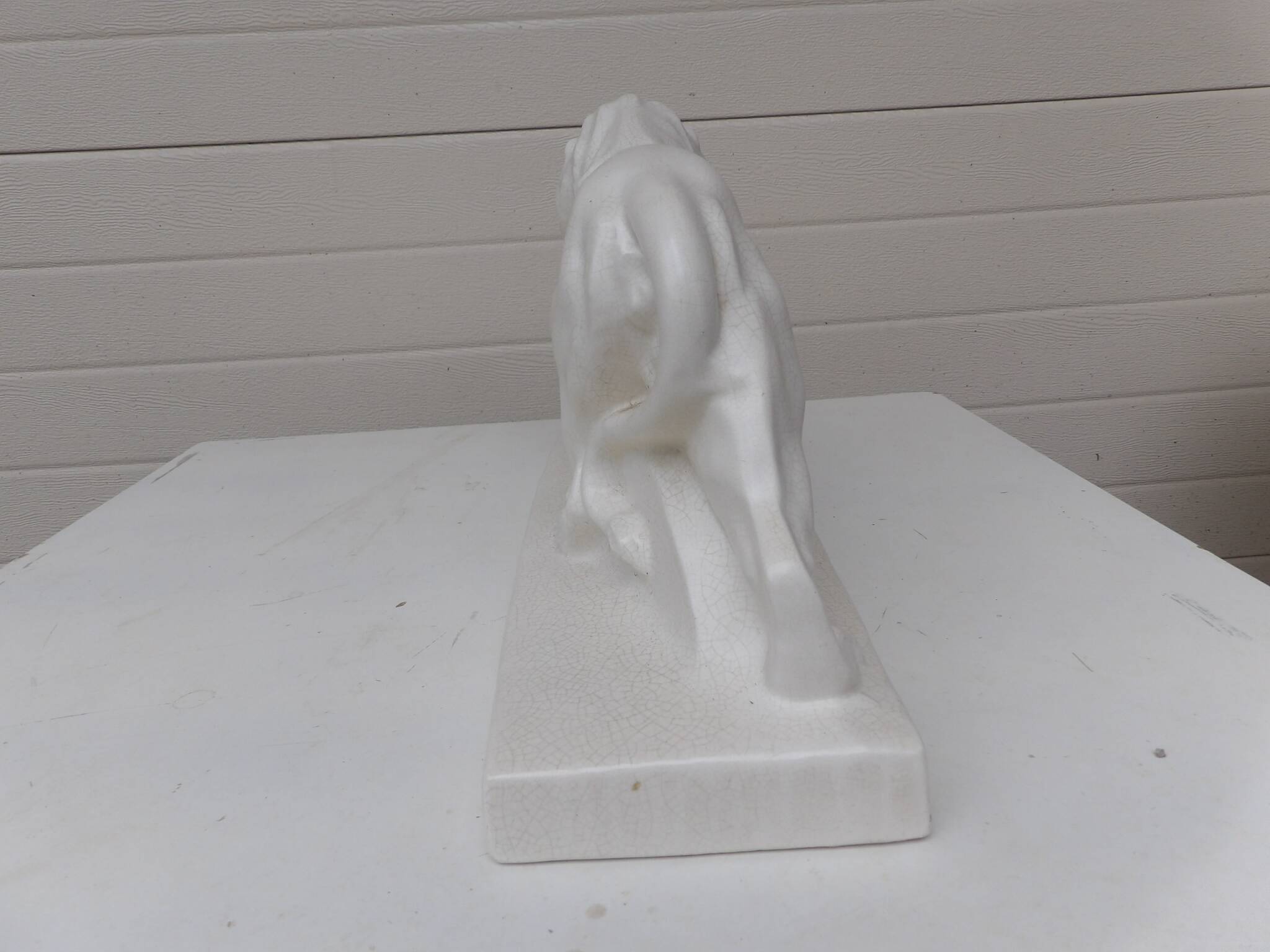 Cracked ceramic lion