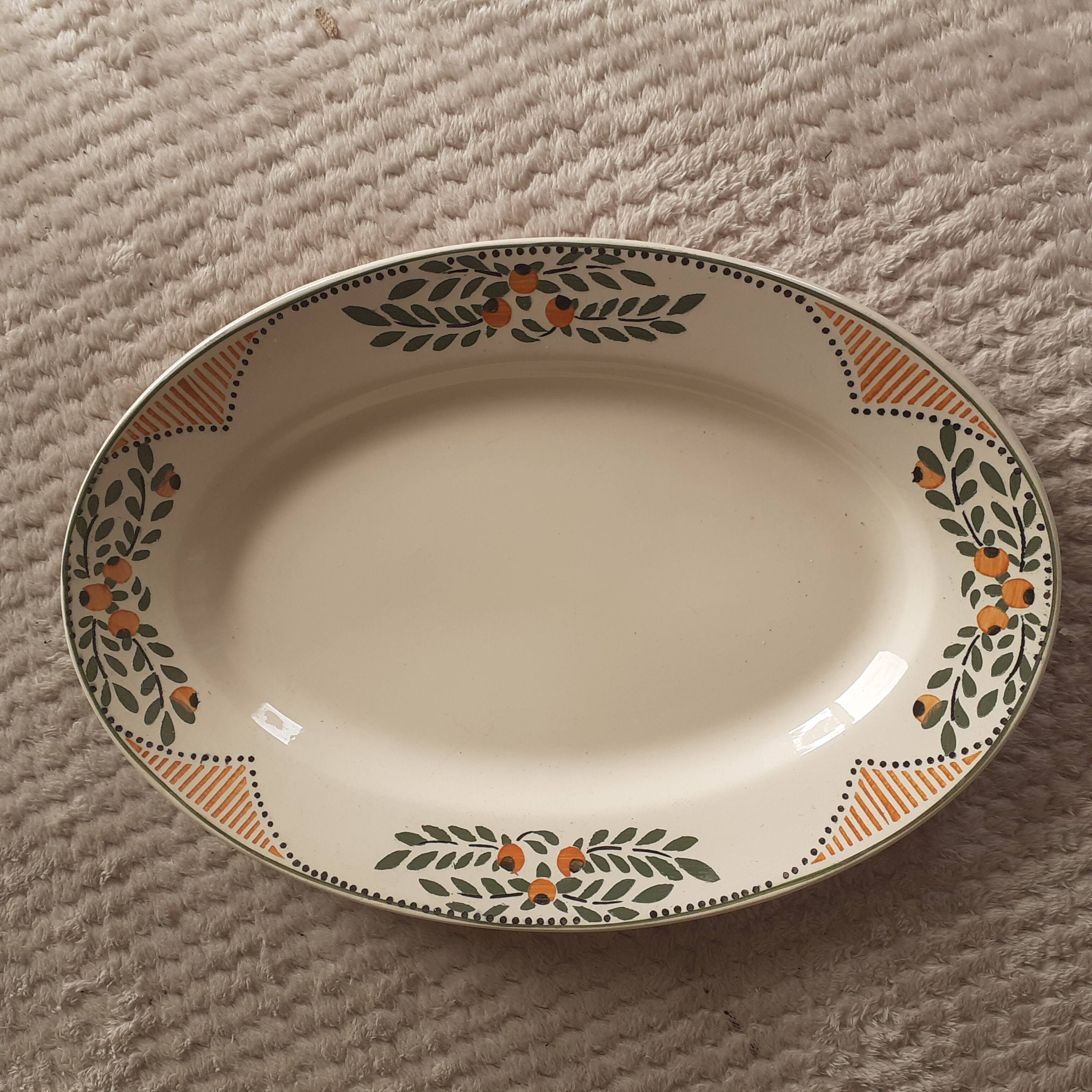 Flat oval enamelled pattern. Longwy. Model Antibes