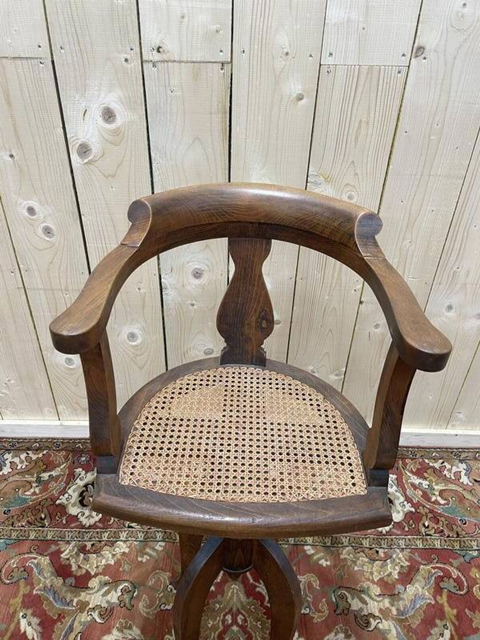 Fauteuil de coiffeur en cannage Paul Tournay