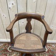 Fauteuil de coiffeur en cannage Paul Tournay