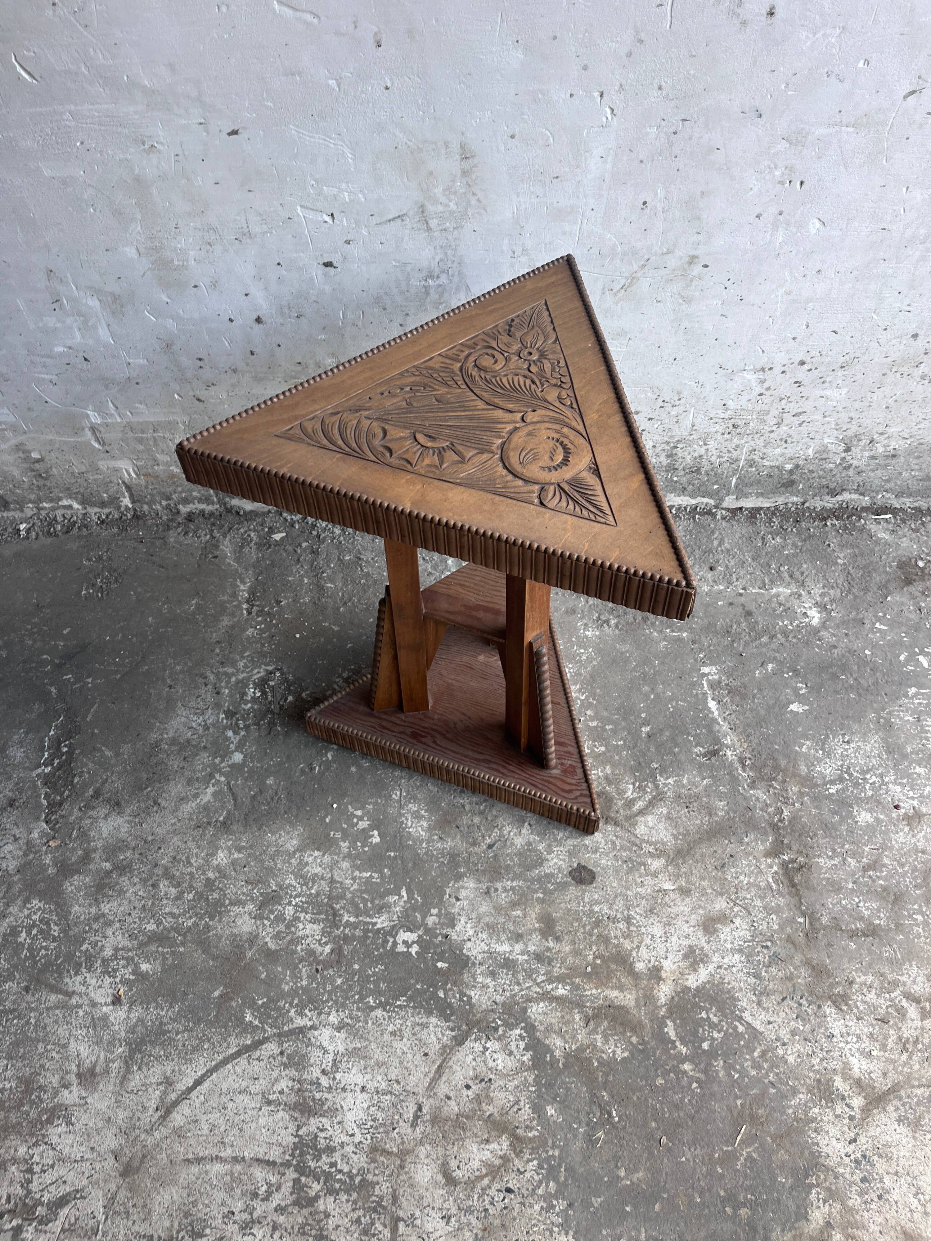 Triangular side table in carved wood, Art Nouveau, France, circa 1915.