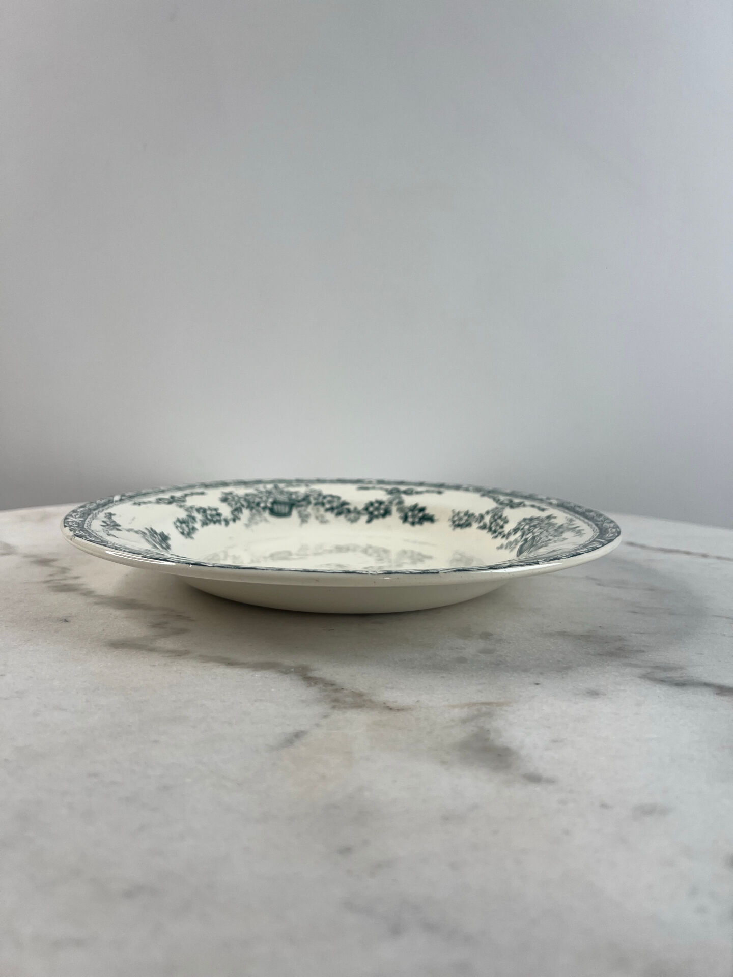 Set of 19 deep plates in ironstone Ninon 24cm