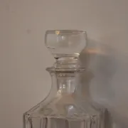 Vintage whisky carafe by Cristal d’Arques with geometric design and stopper – H 26 cm