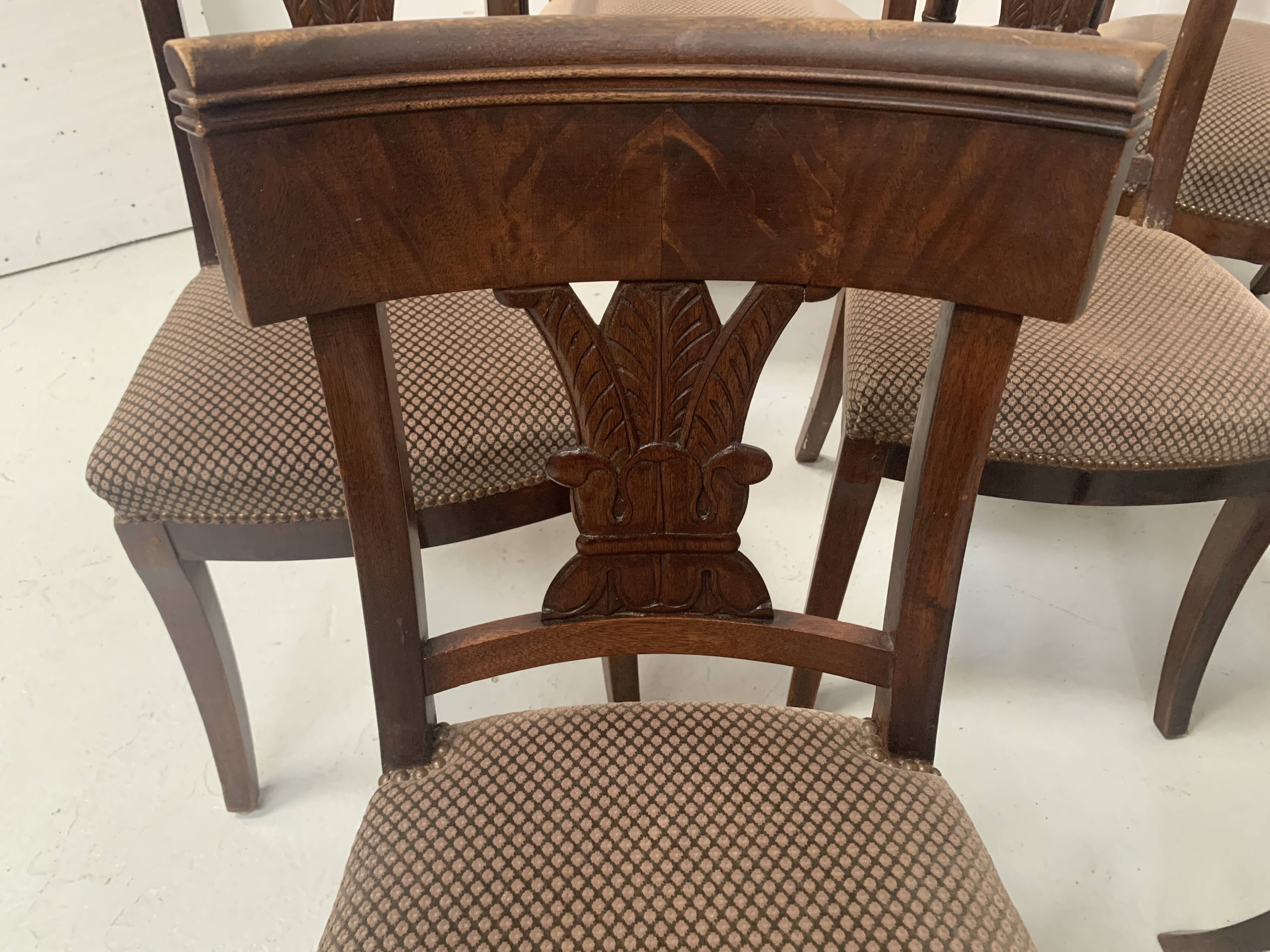 Suite de sept chaises en acajou massif XIX siècle