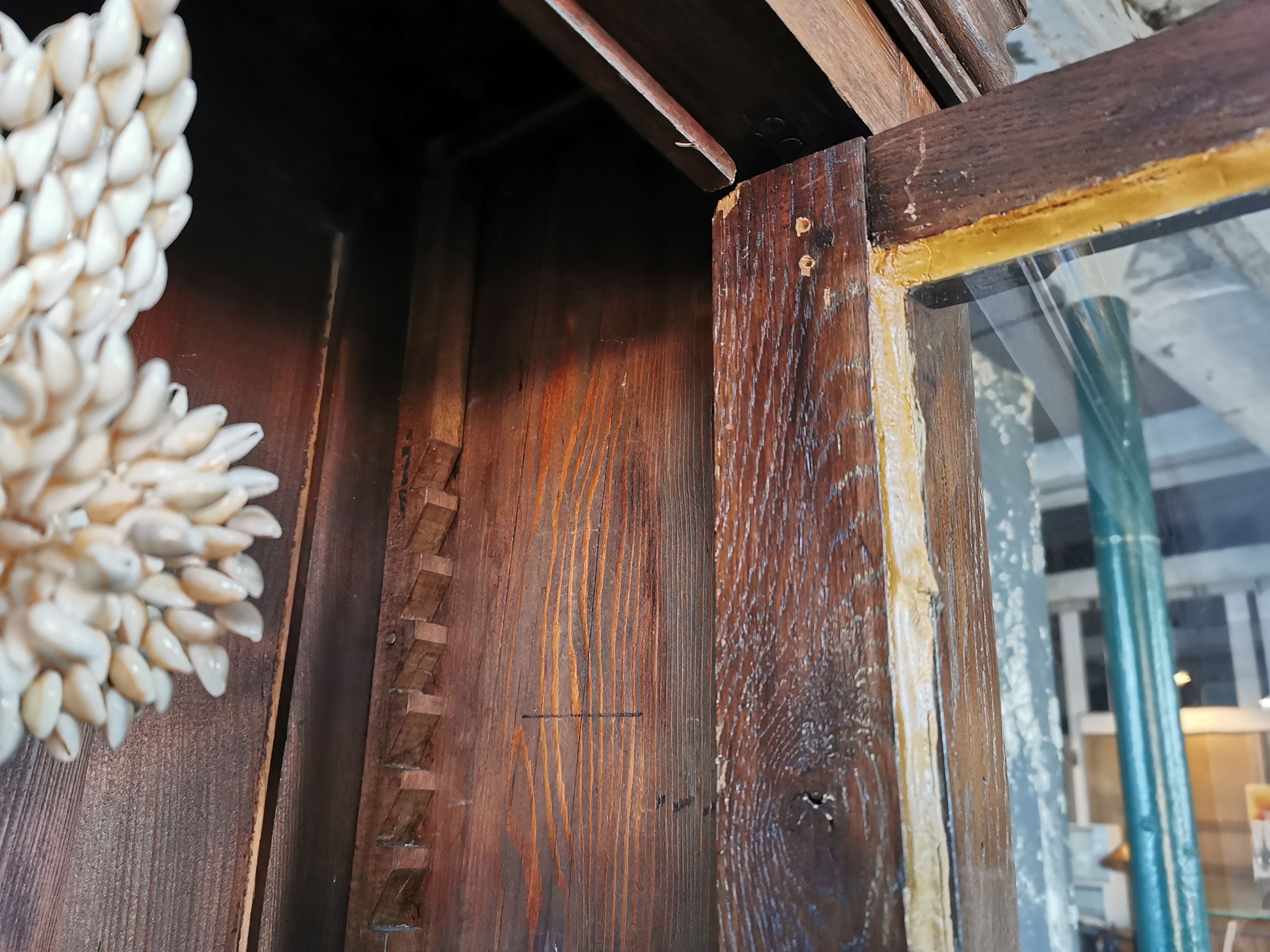 Library, wooden showcase
