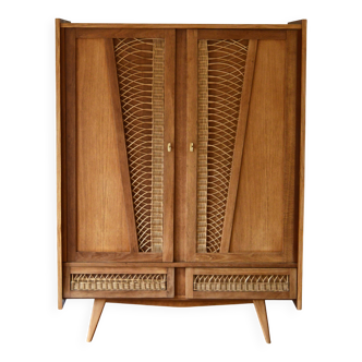 Armoire en bois et rotin