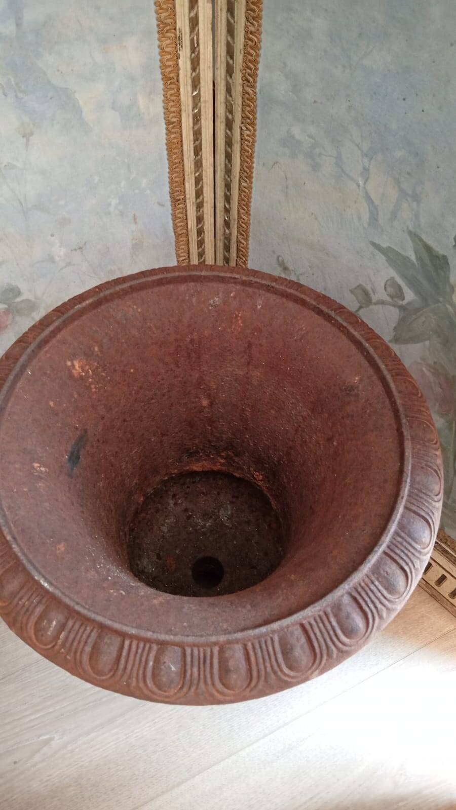 Vase Médicis en Fonte, 46 cm X 33 cm.