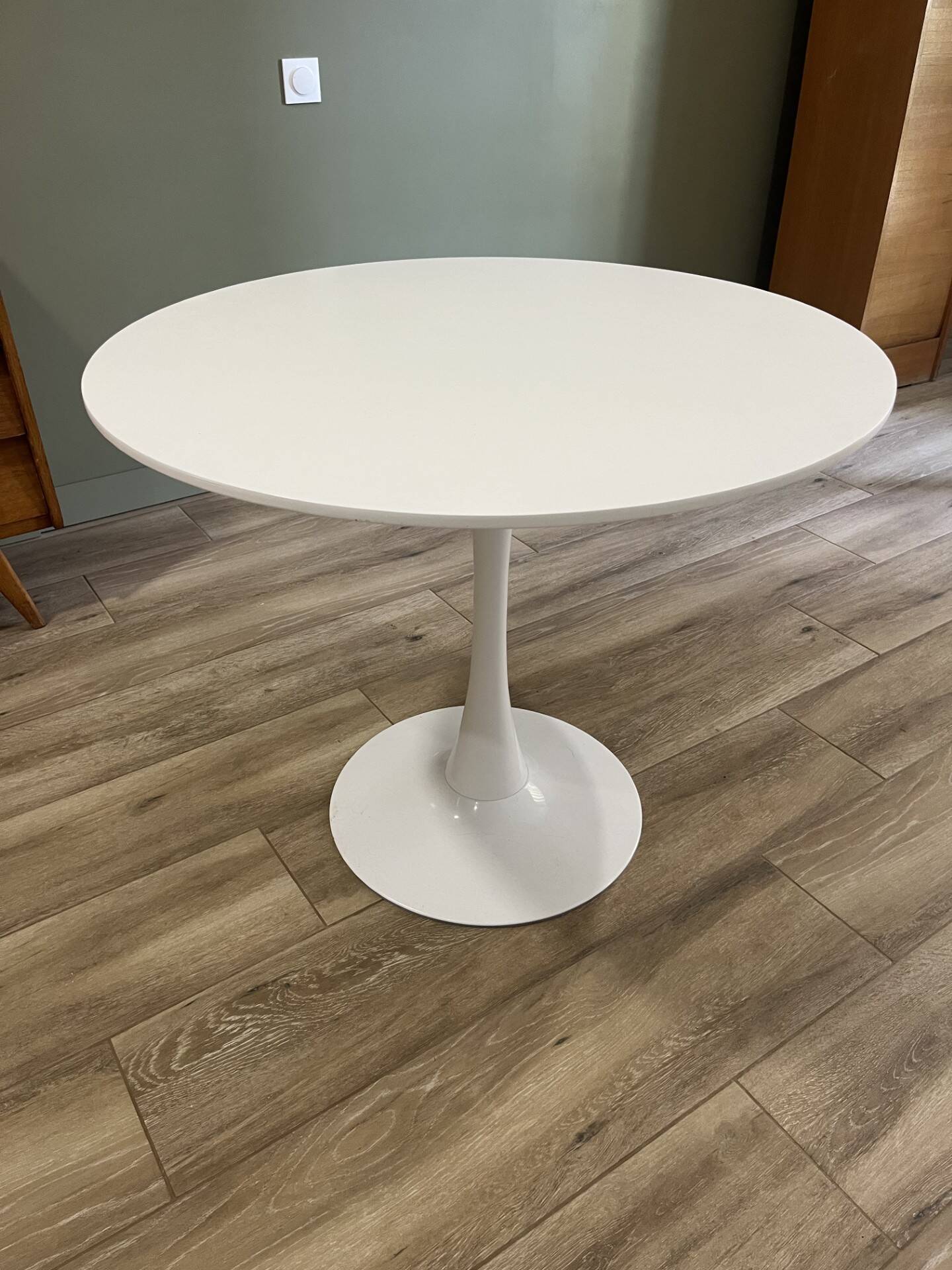 Tulip table
