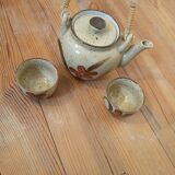 Teapot and cups