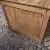 Central island counter
