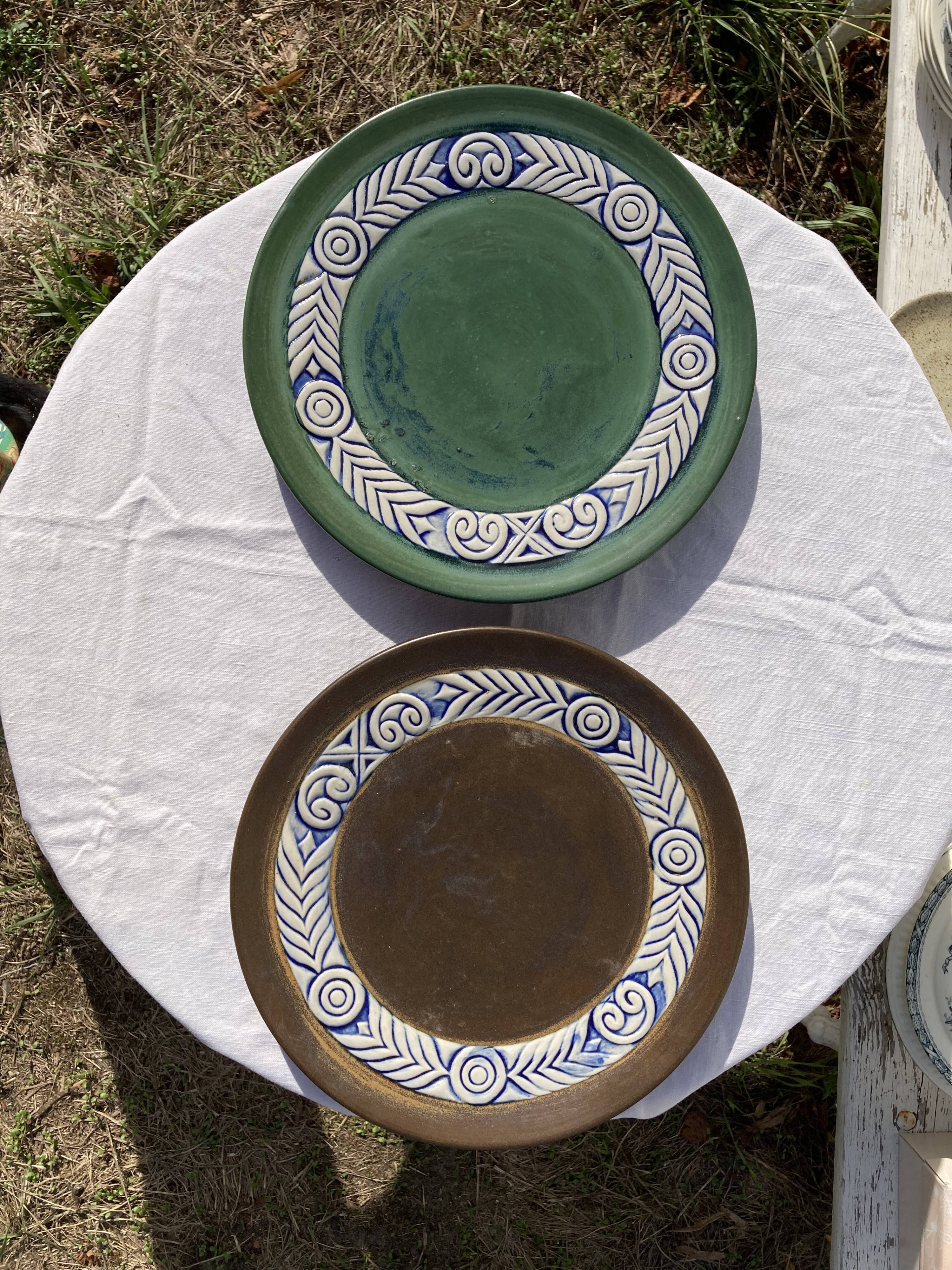 Pair of dishes or large plate in quimper sandstone vintage old art deco 1930