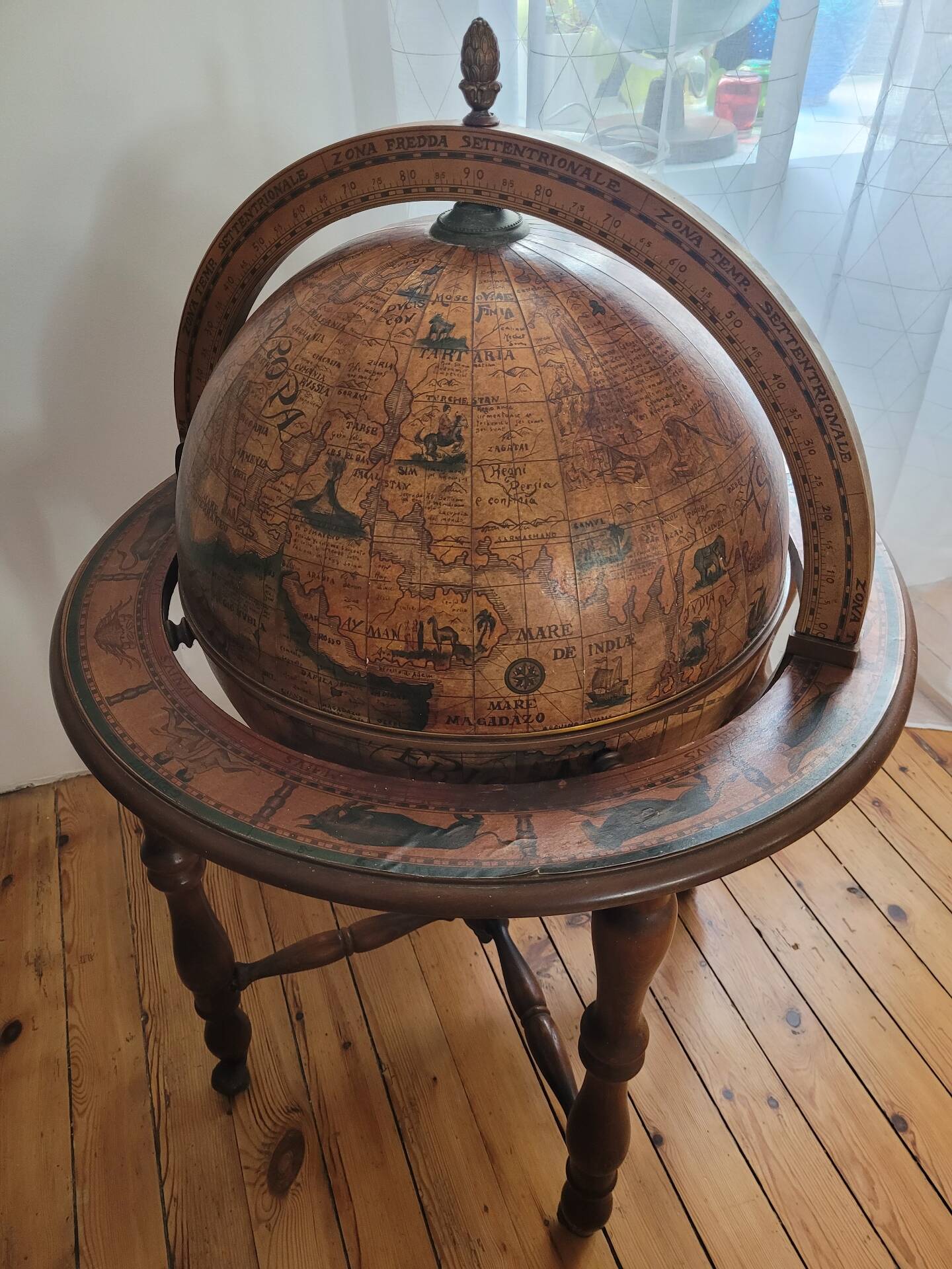 Vintage 70's world map bar