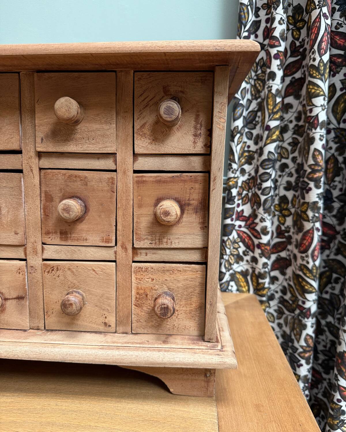 Small vintage drawer cabinet