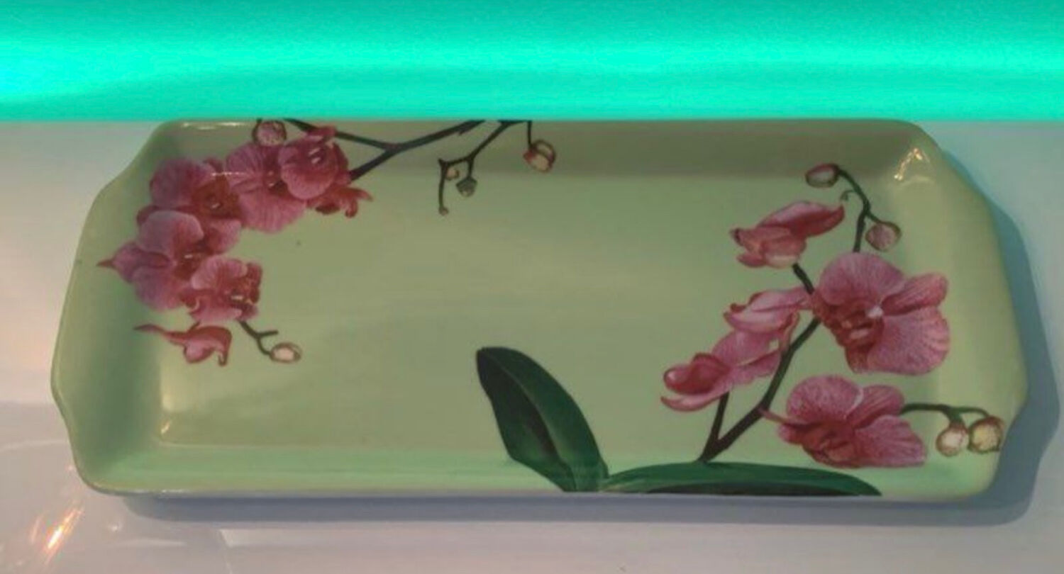 Cake dish with fuchsia orchids