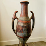 Ancient Kabyle amphora in terracotta.