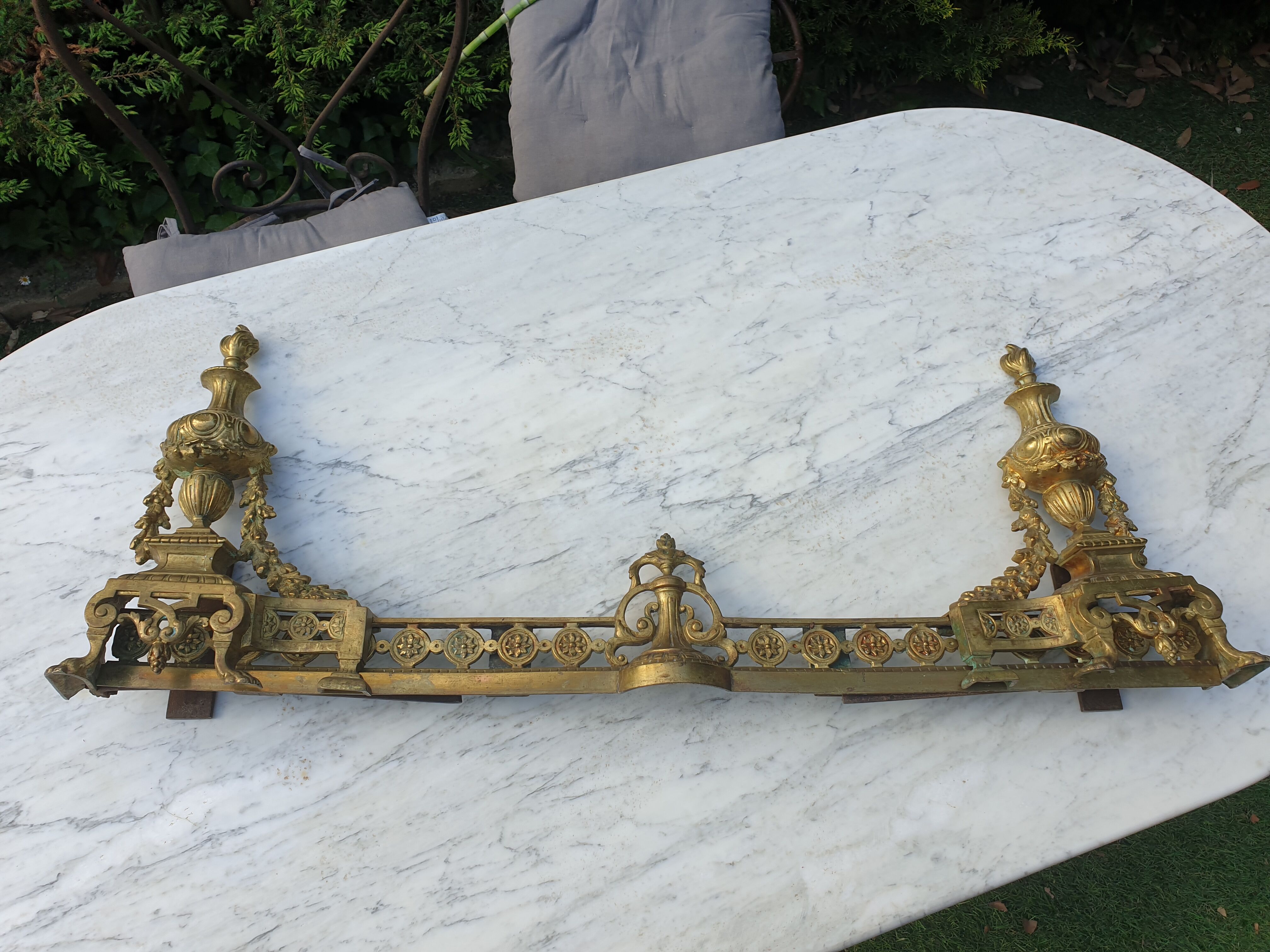 Chenêts and chimney bar in bronze nineteenth century.