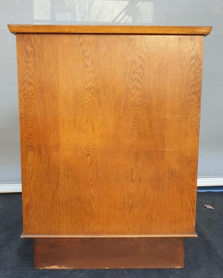 1950's store checkout counter with Bakelite mint