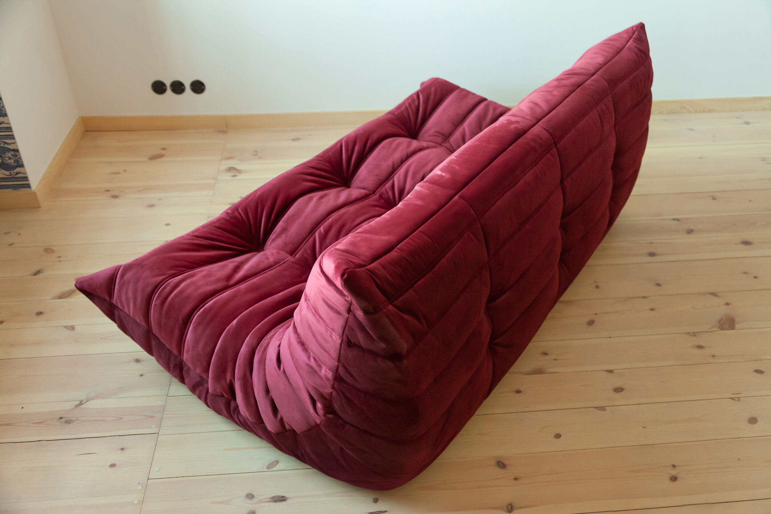 Sofa 3 places velvet bordeaux designed by Michel Ducaroy 1973