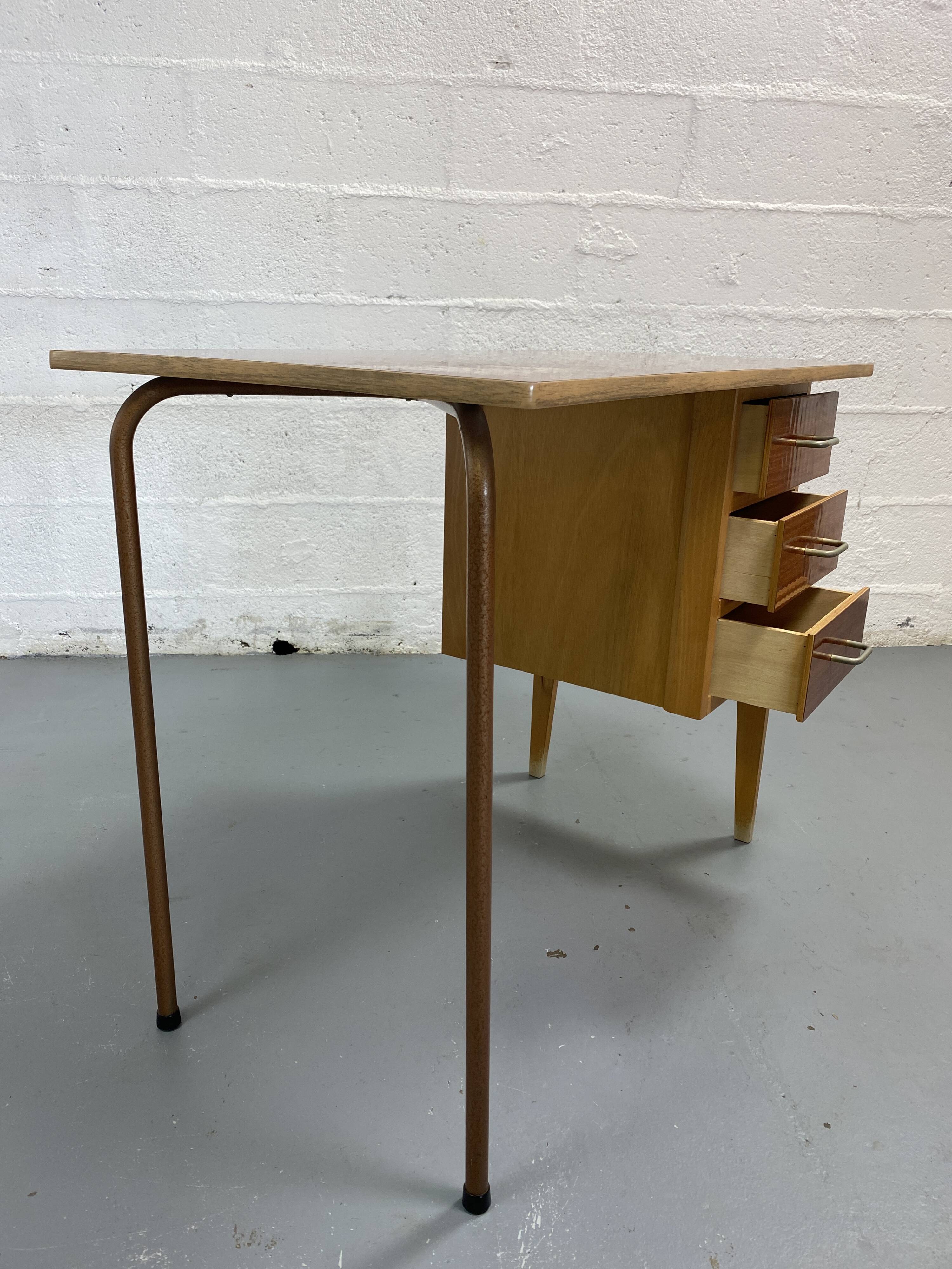 Bureau vintage en formica bois et métal