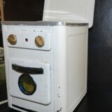 Small toy tin cooker from the 50s/60s