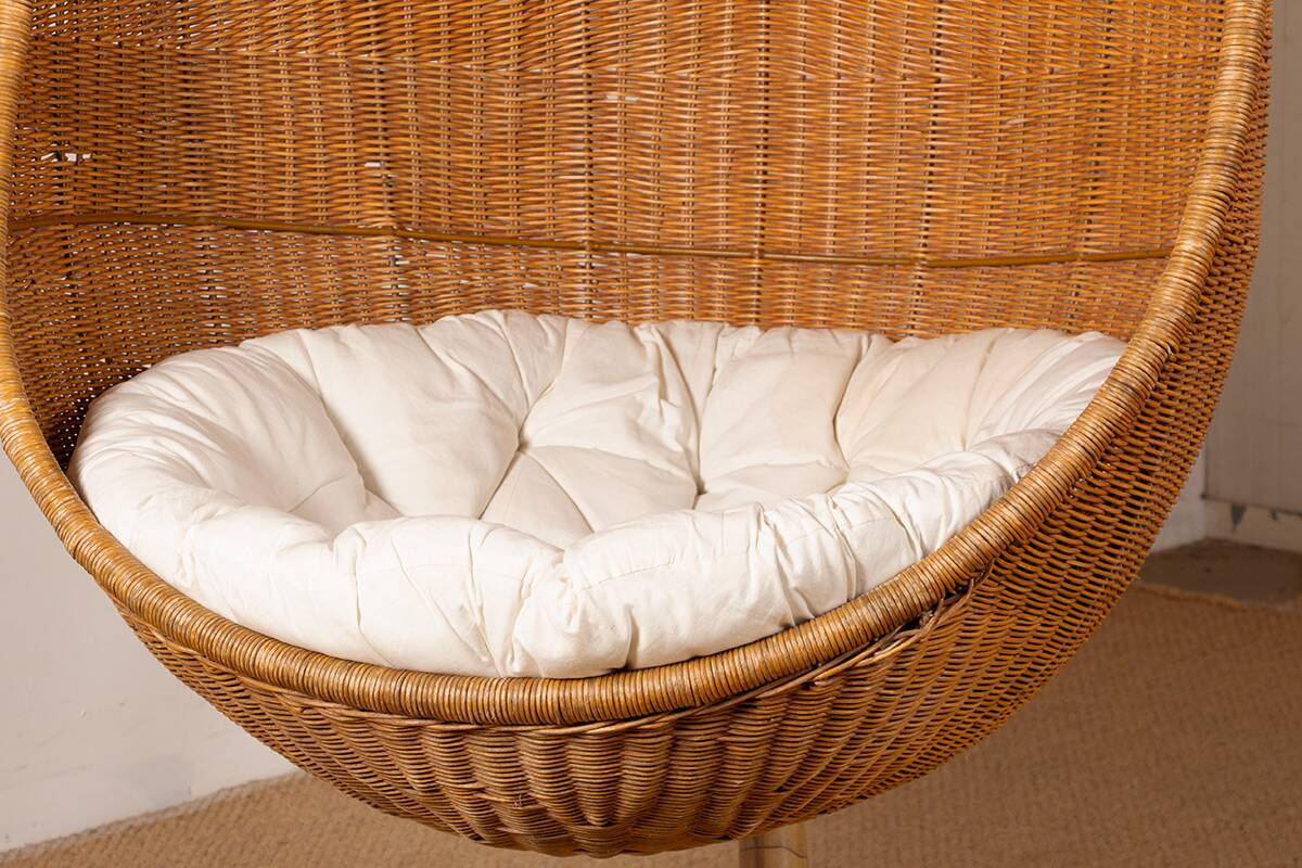 Danish armchair in woven rattan, with its metal stand, Nana Ditzel.